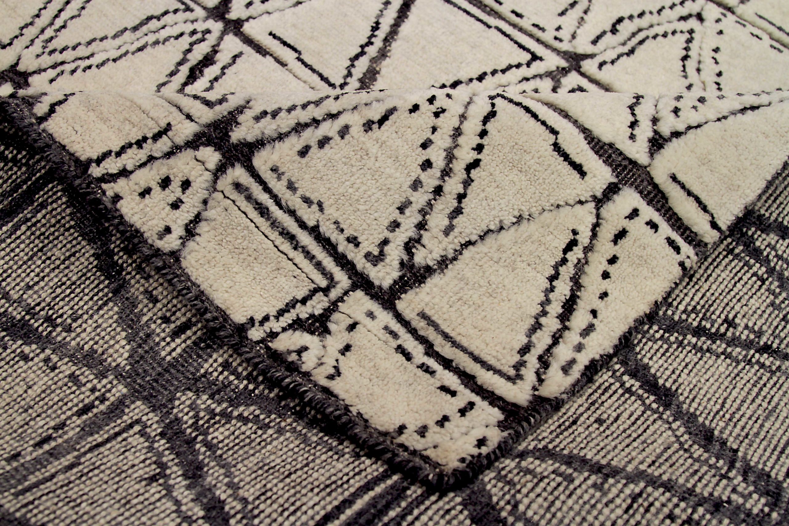 Thumbnail 7 for India Modern / Contemporary Rug 90612