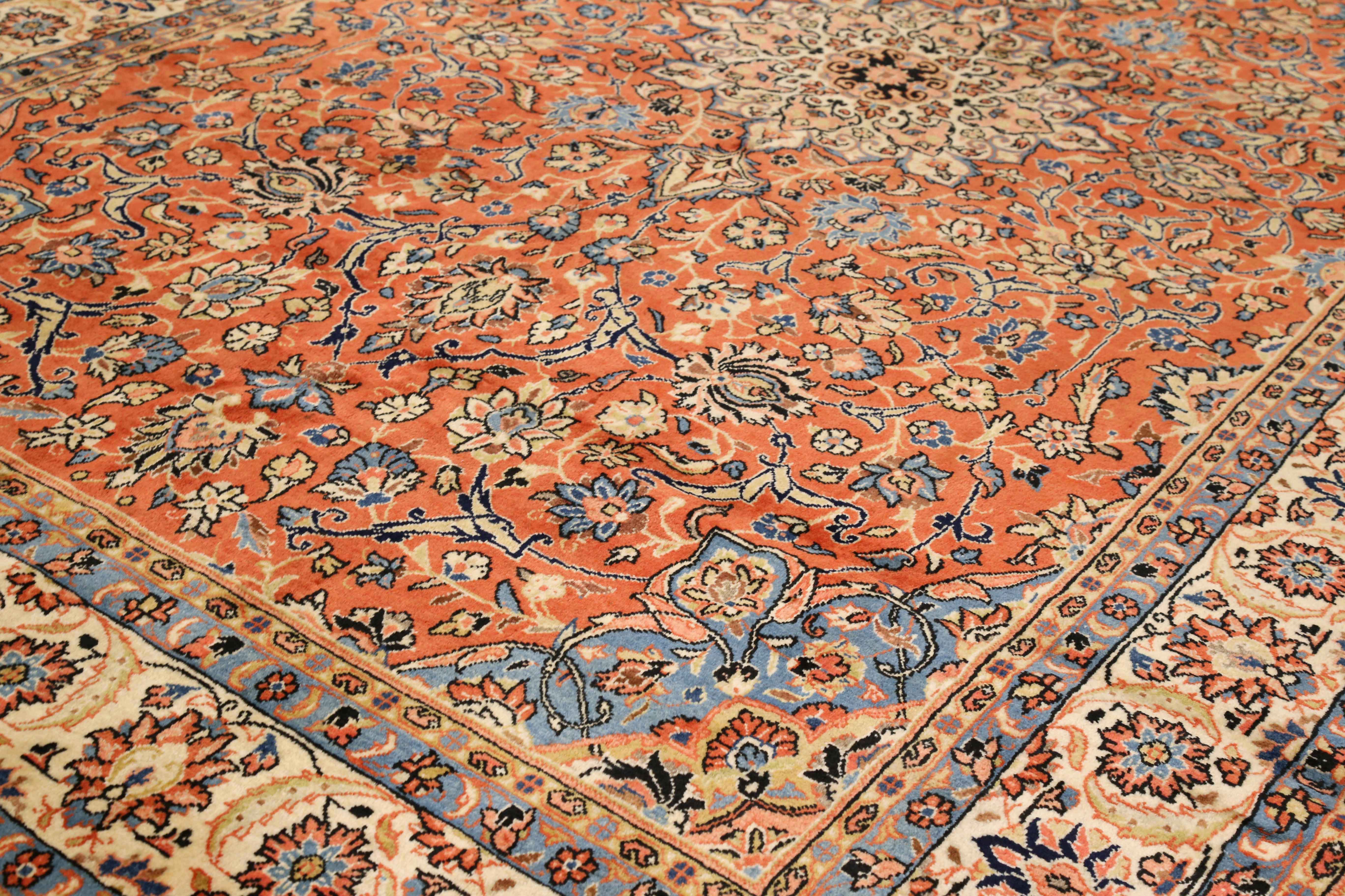 Thumbnail 3 for Antique Persian Sarouk Traditional Rug 75291