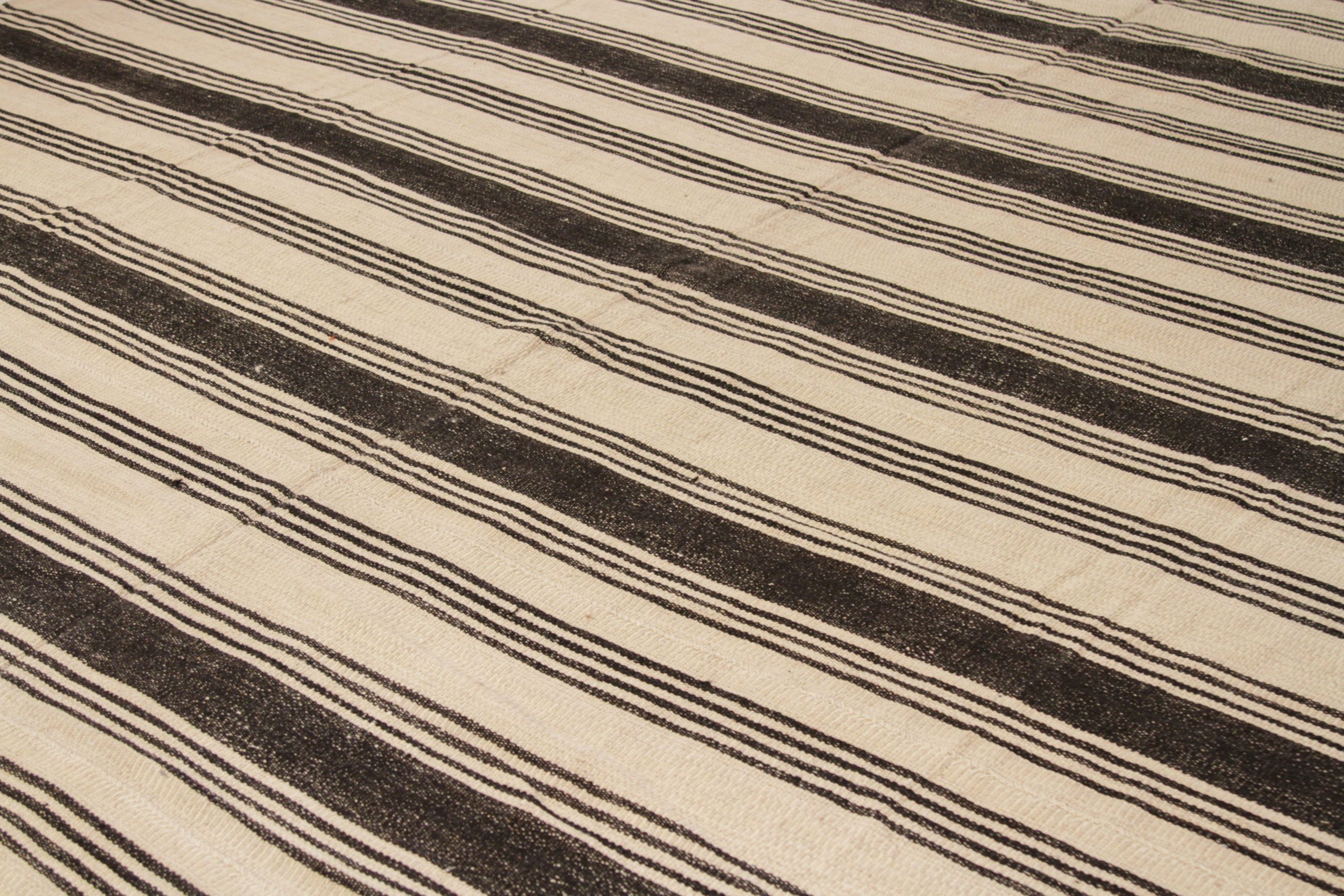 Thumbnail 11 for Persian Transitional Rug 69483