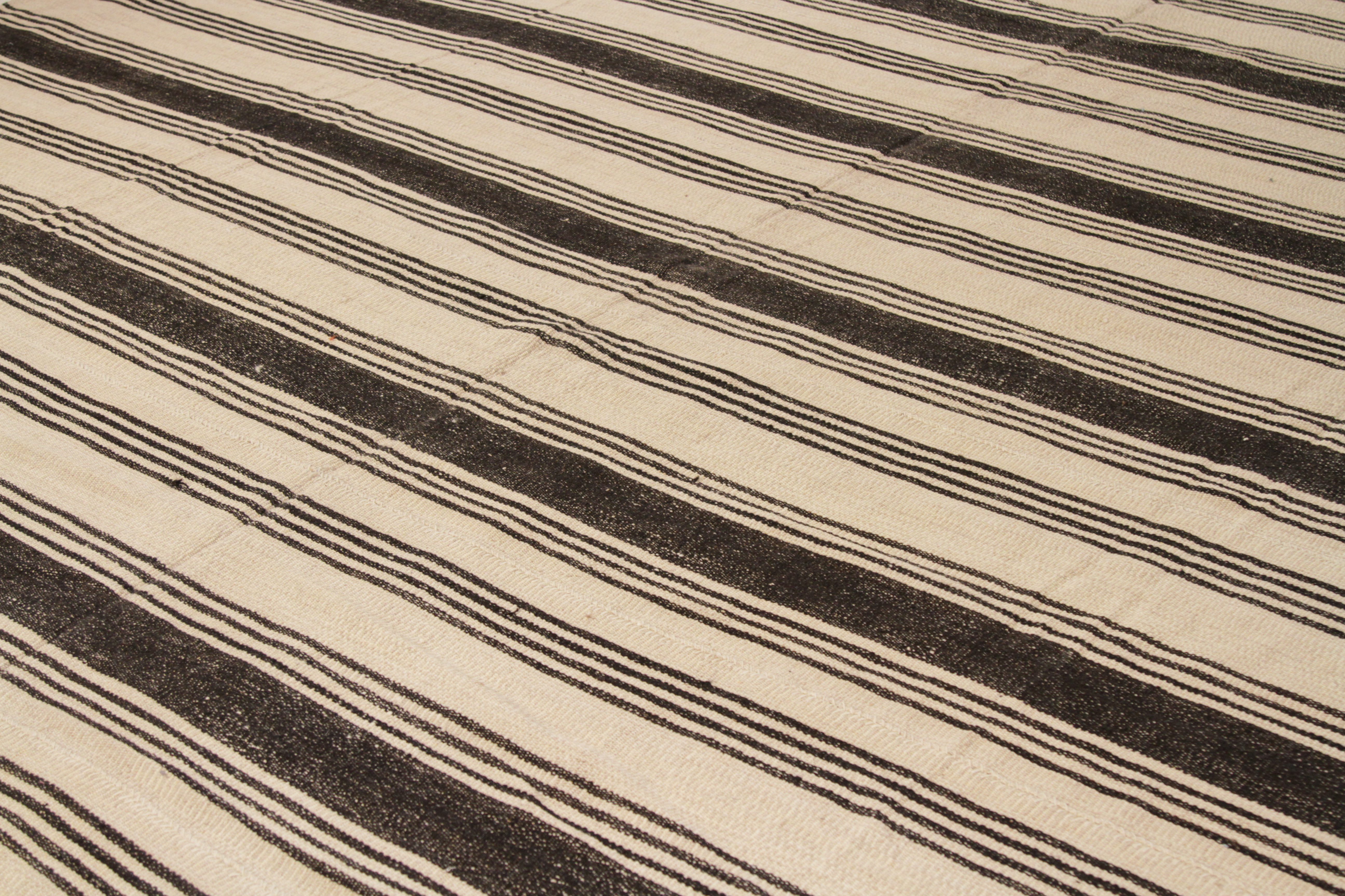 Thumbnail 5 for Persian Transitional Rug 69483