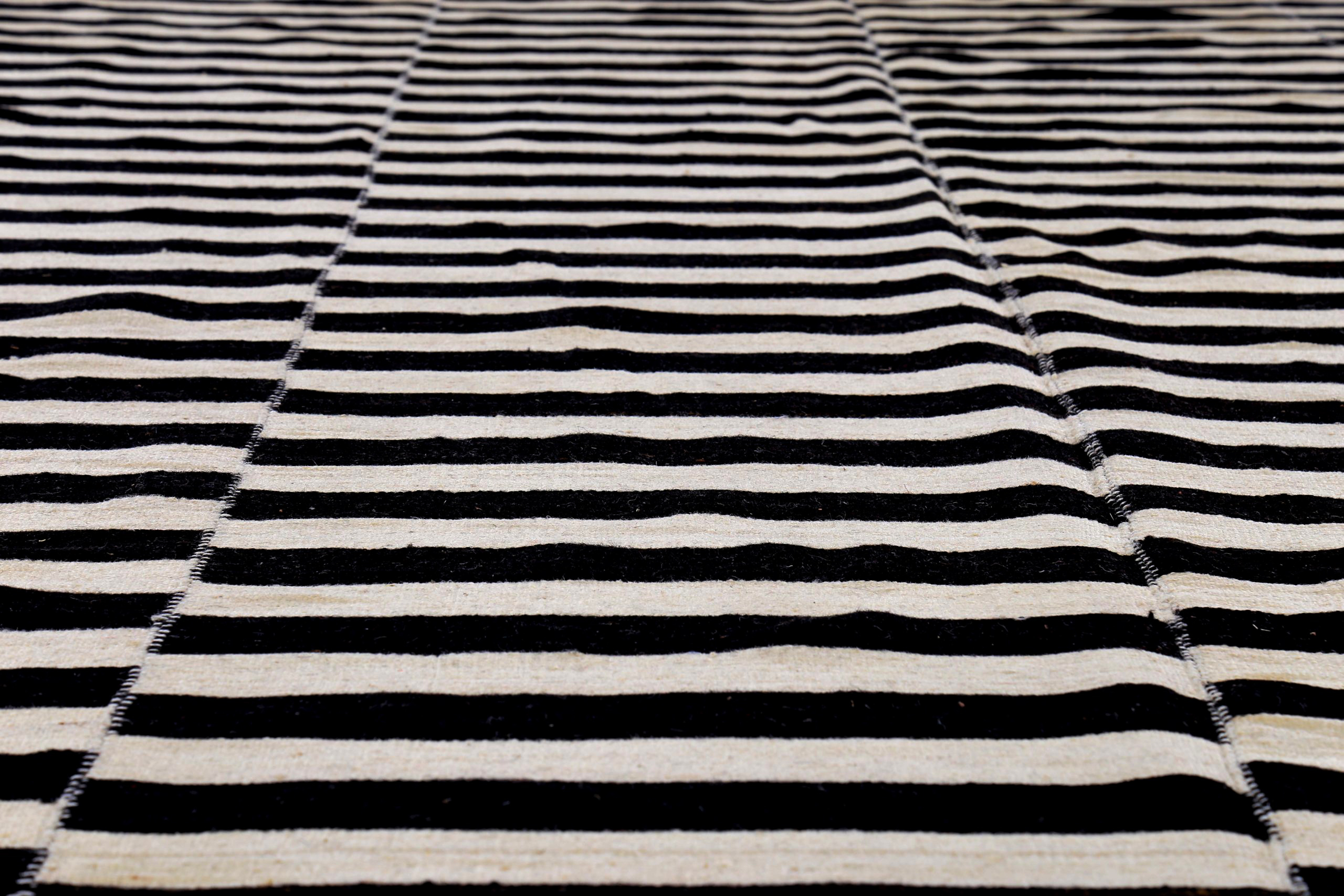 Thumbnail 3 for Persian Transitional Rug 89315