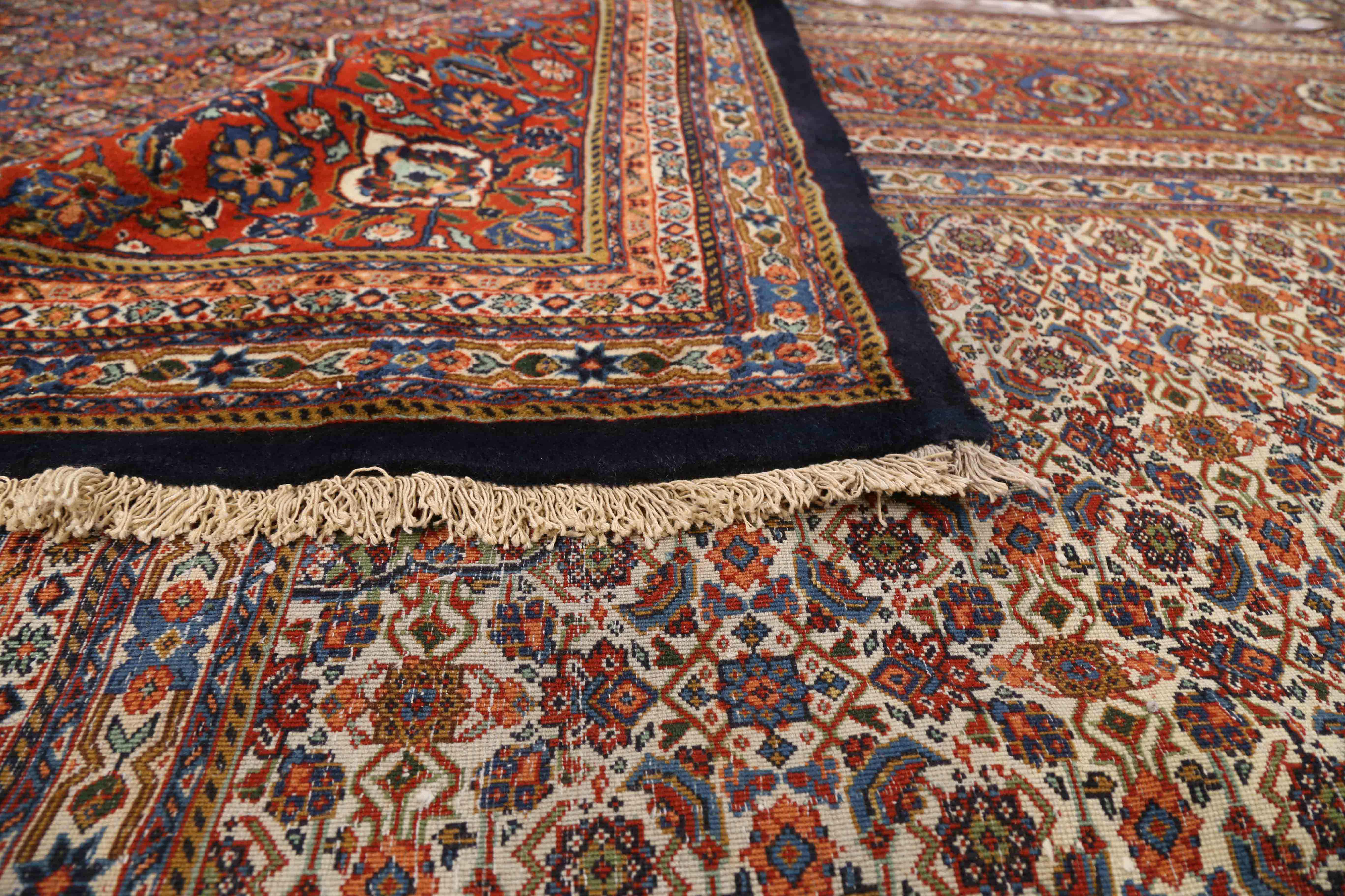 Thumbnail 2 for Antique Persian Sarouk Traditional Rug 72039
