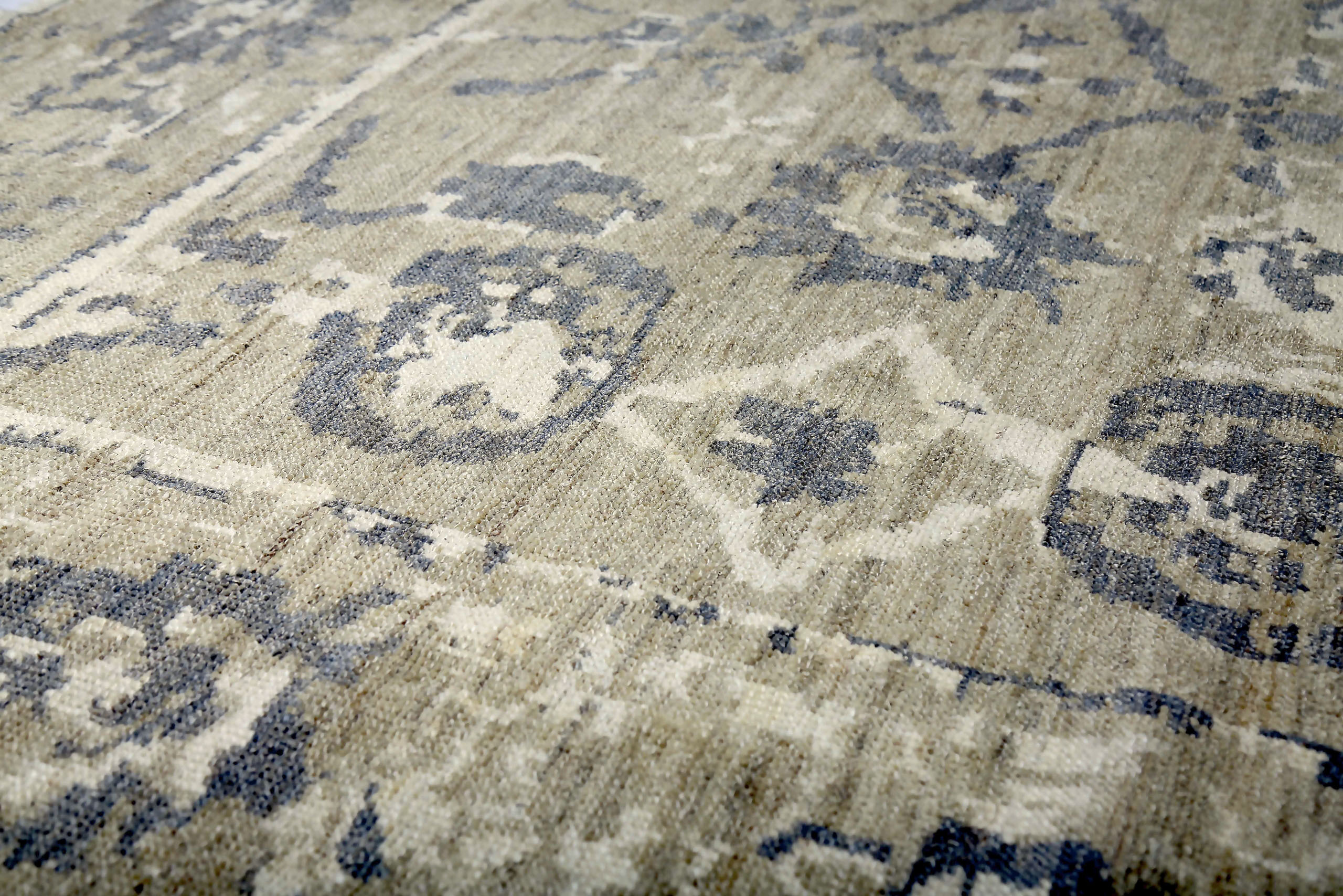 Thumbnail 5 for Persian Oushak Transitional Rug 89028