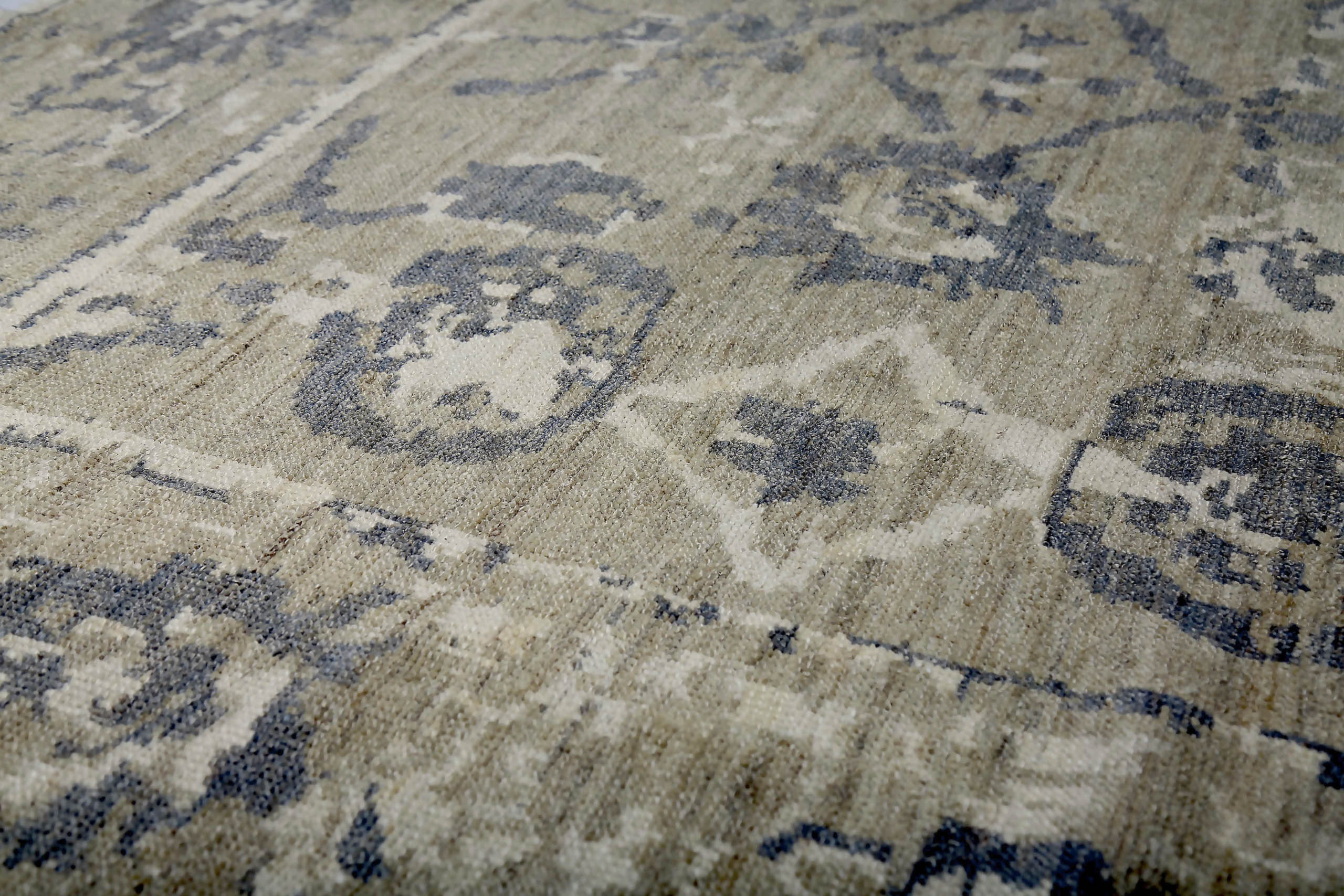 Thumbnail 8 for Persian Oushak Transitional Rug 89028