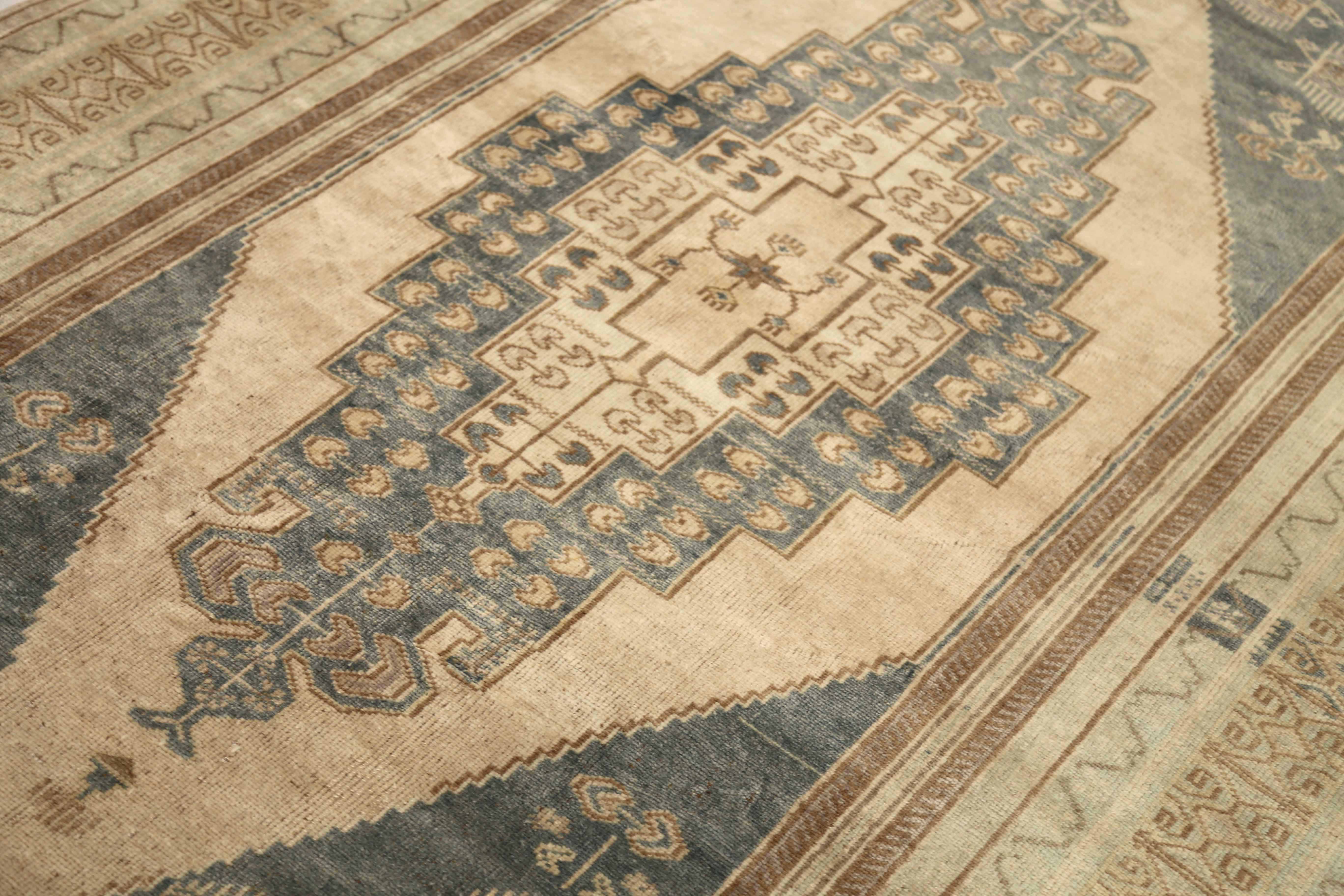 Thumbnail 10 for Antique Turkey Traditional Rug 92913