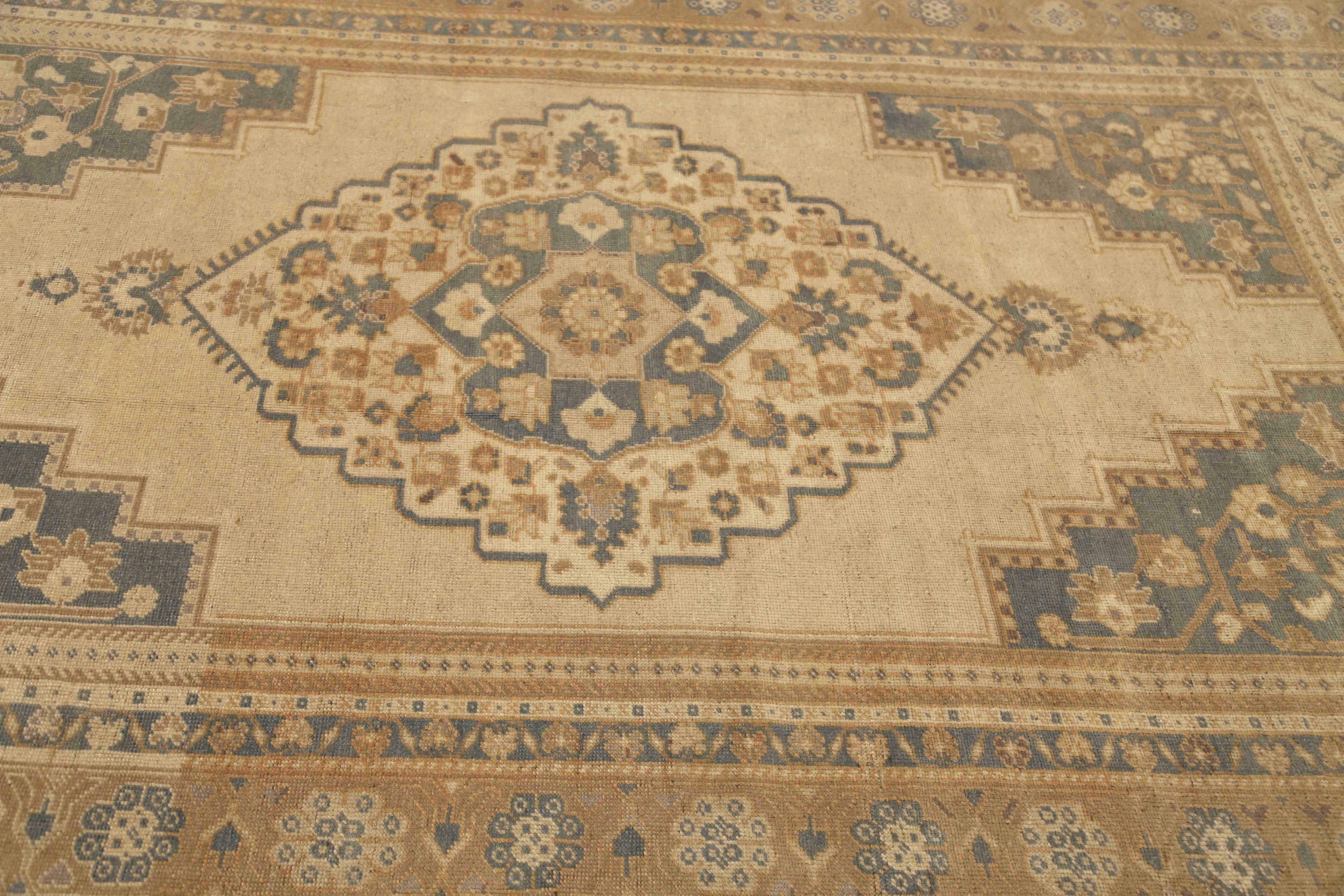 Thumbnail 2 for Antique Turkey Traditional Rug 92918