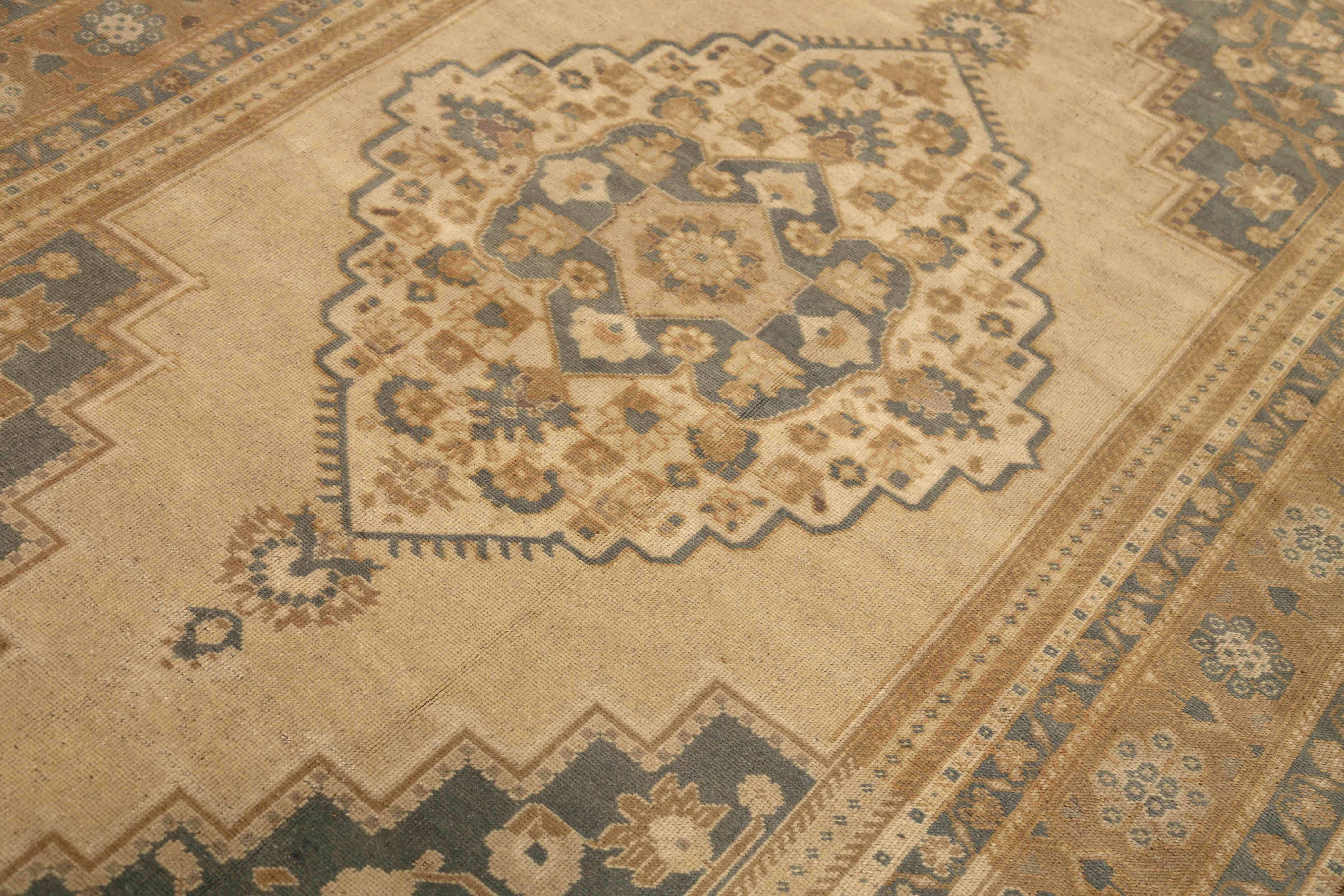 Thumbnail 4 for Antique Turkey Traditional Rug 92918