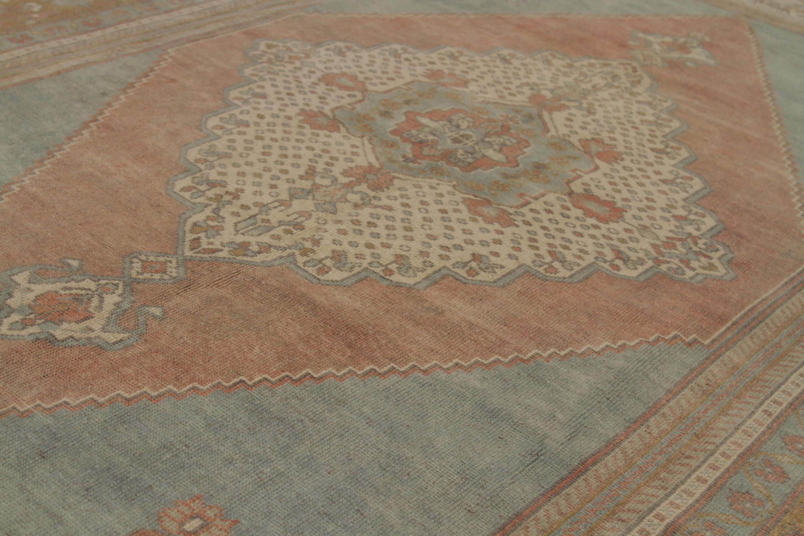 Thumbnail 10 for Antique Turkey Traditional Rug 92792