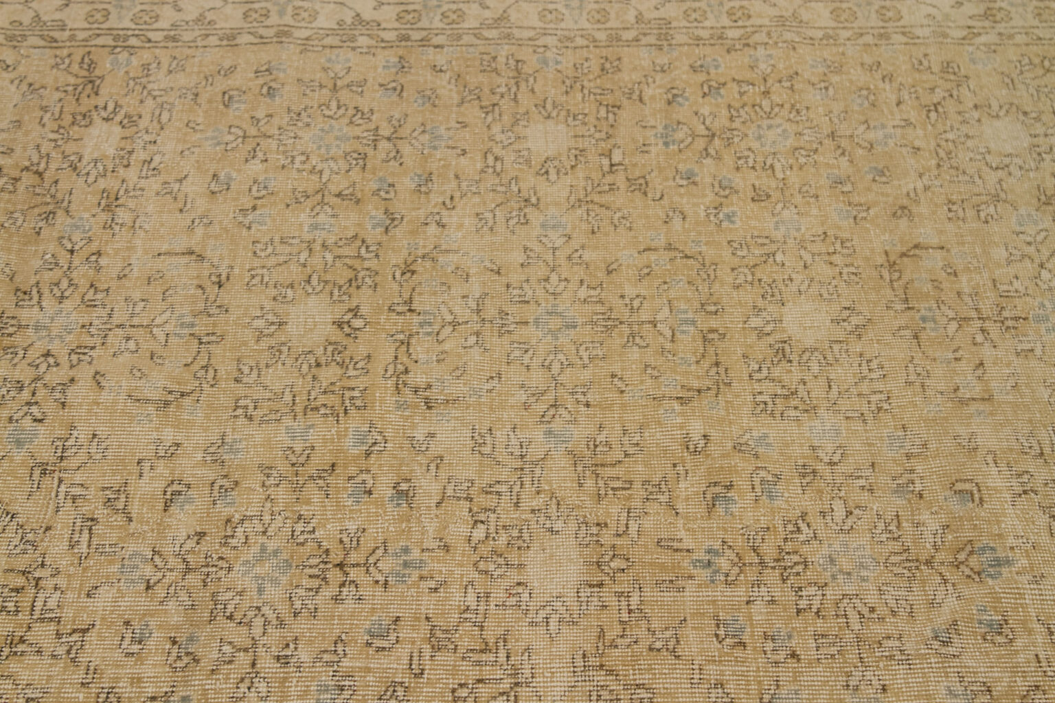 Thumbnail 15 for Antique Turkey Traditional Rug 92744