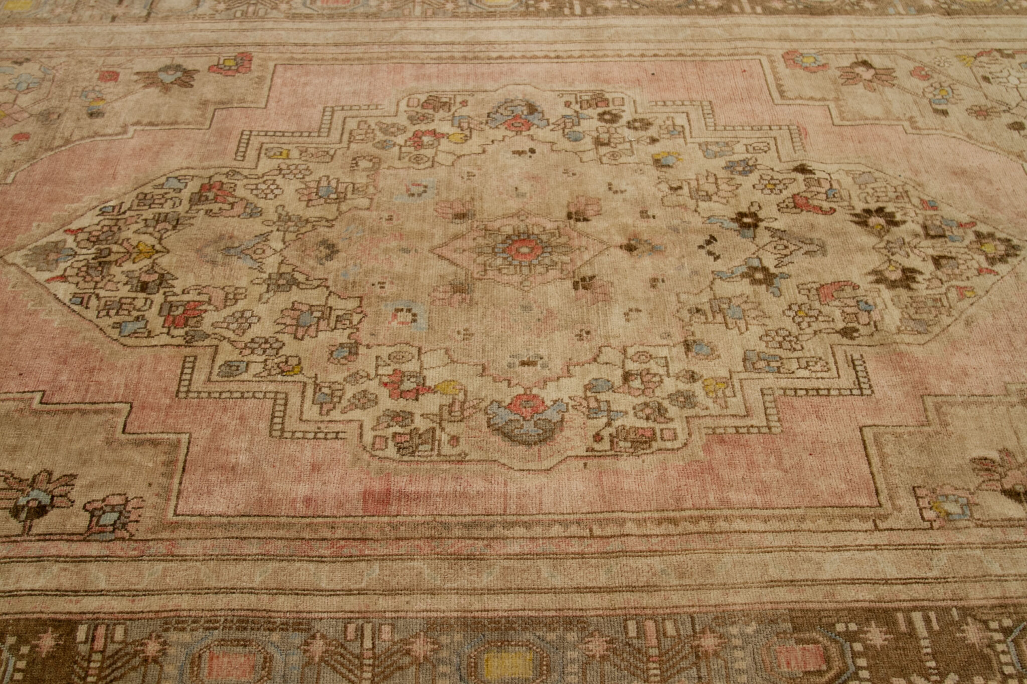 Thumbnail 5 for Antique Turkey Traditional Rug 92804