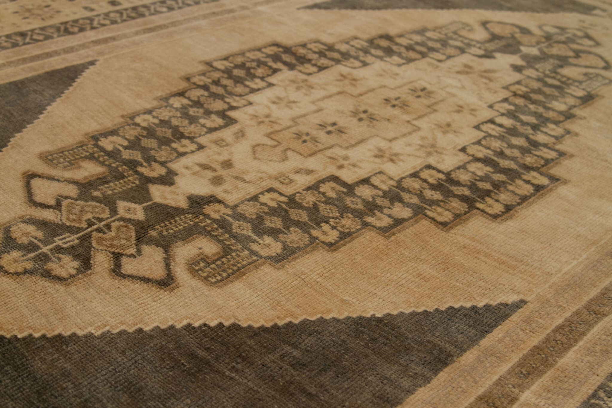 Thumbnail 10 for Antique Turkey Traditional Rug 92732