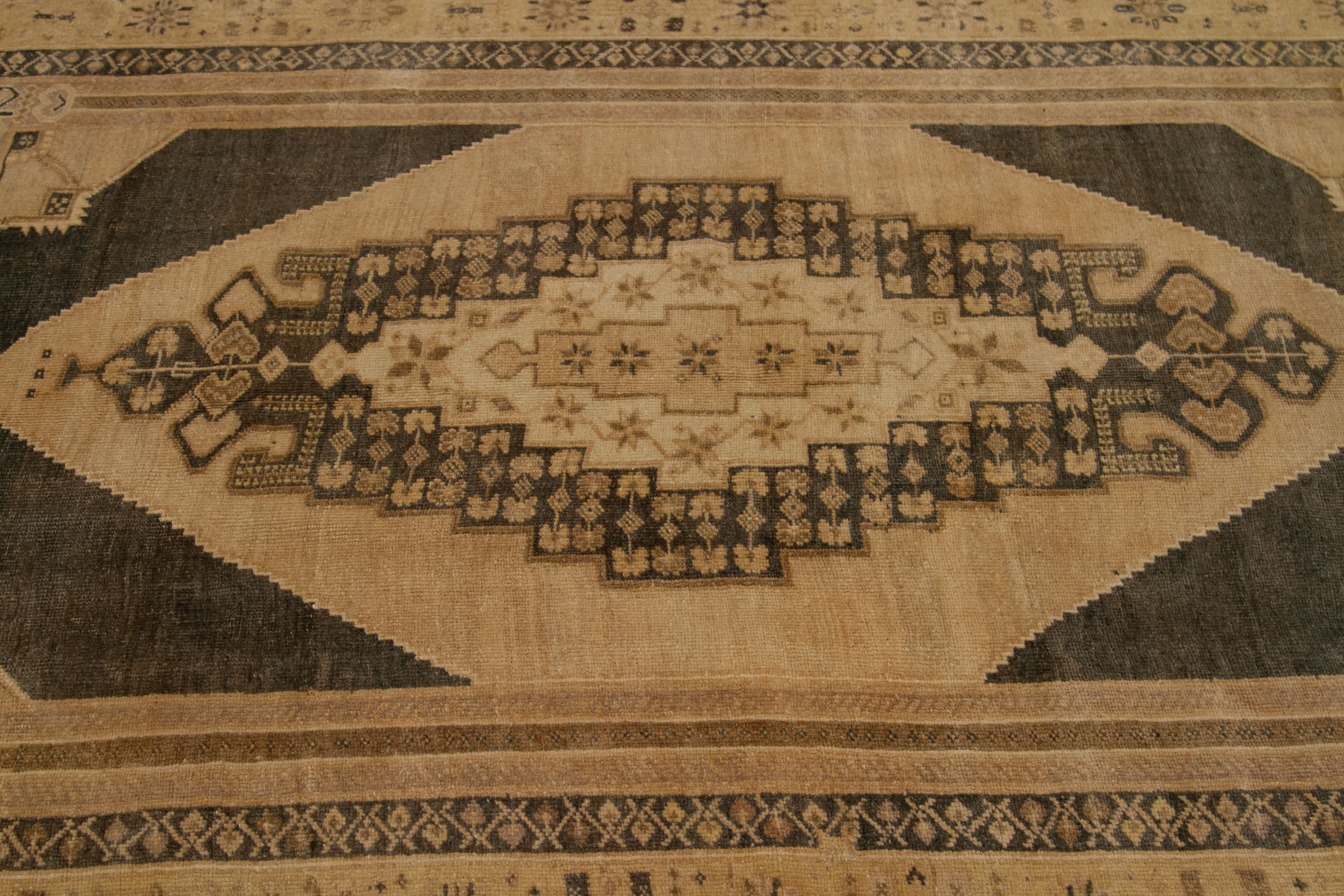 Thumbnail 2 for Antique Turkey Traditional Rug 92732