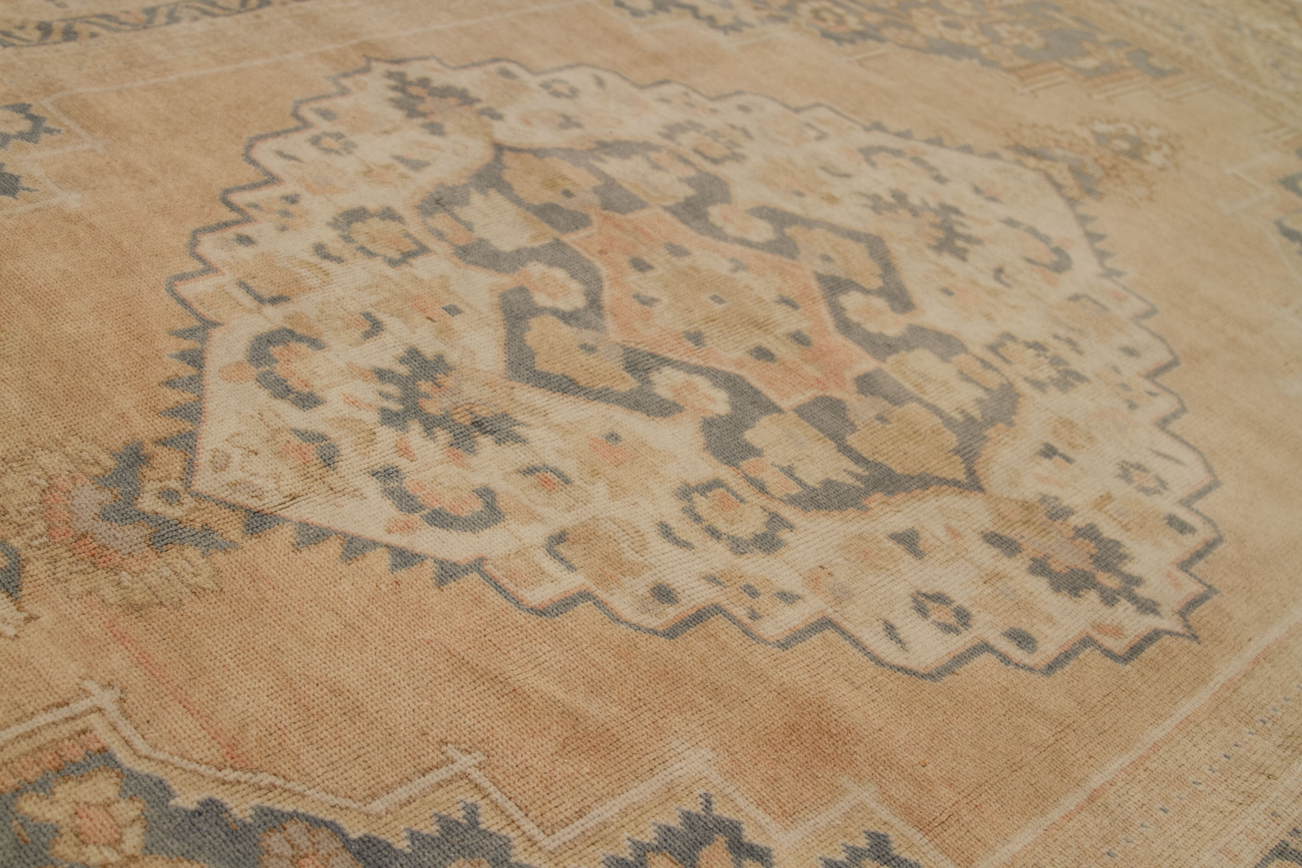 Thumbnail 6 for Antique Turkey Traditional Rug 92794