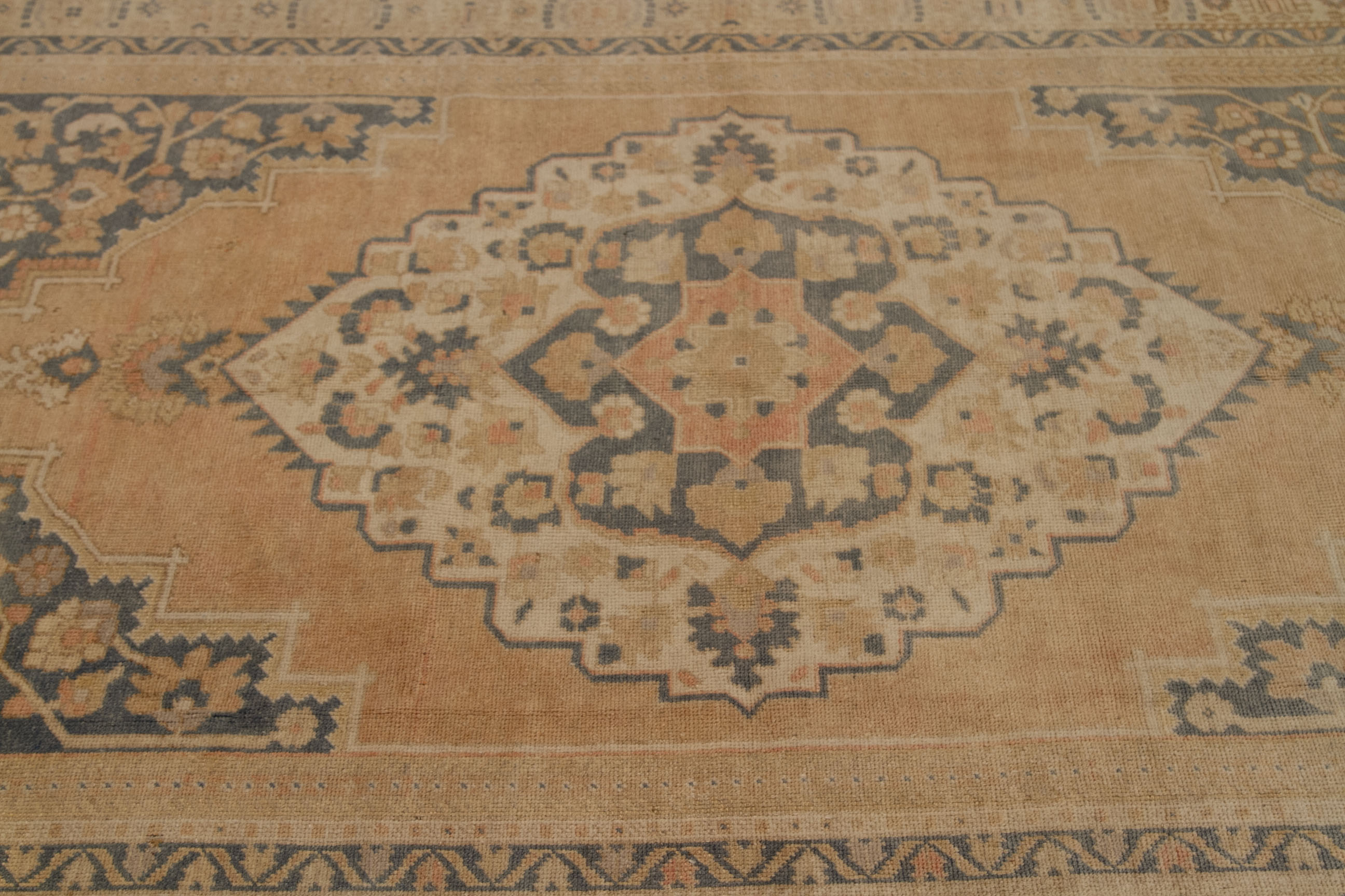 Thumbnail 5 for Antique Turkey Traditional Rug 92794