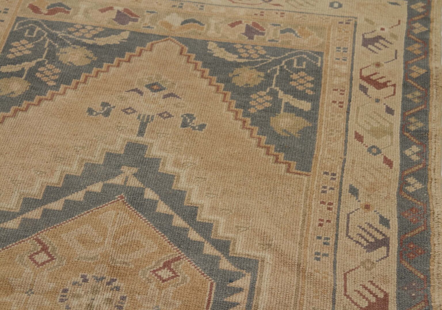 Thumbnail 15 for Antique Turkey Traditional Rug 92802