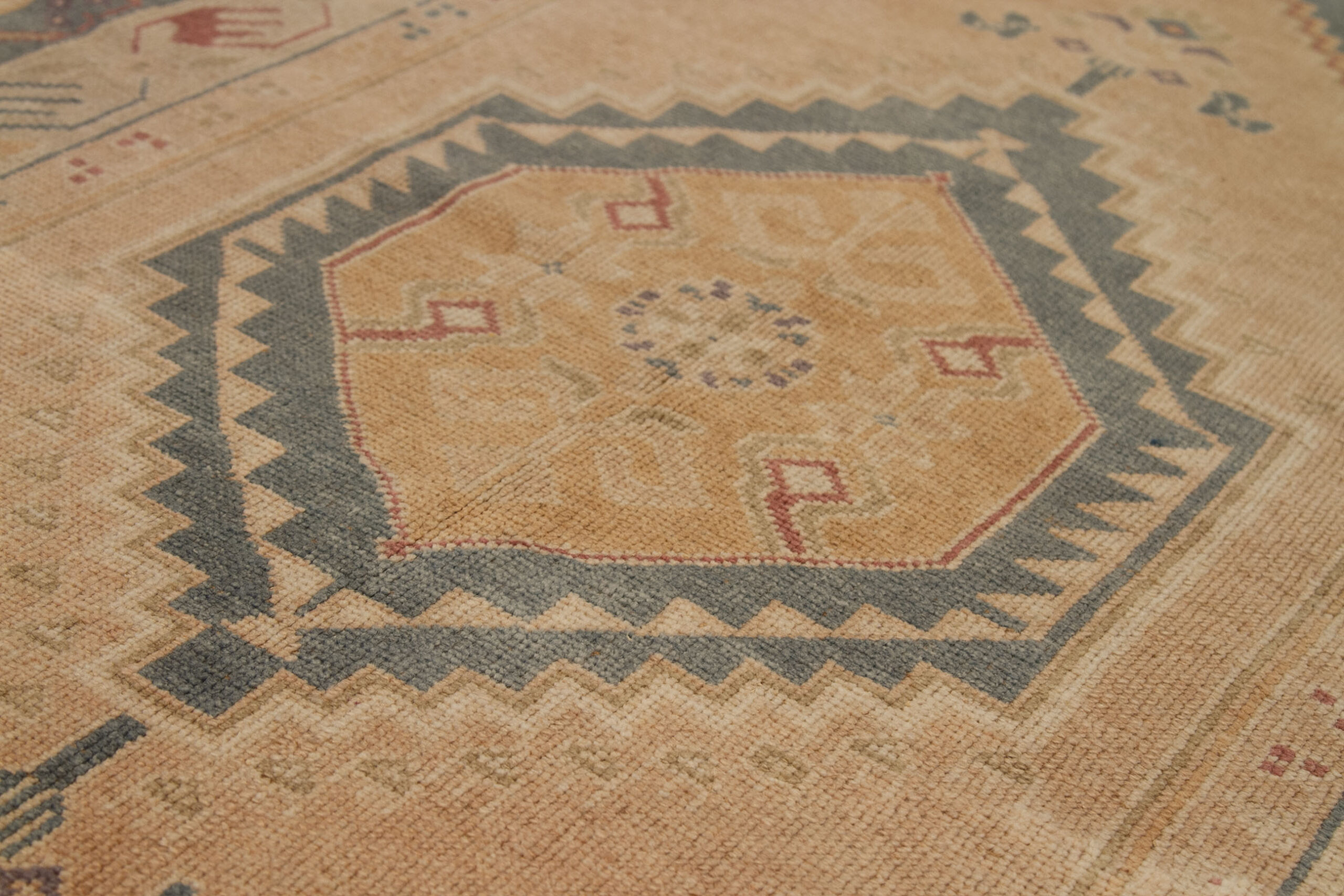 Thumbnail 3 for Antique Turkey Traditional Rug 92802