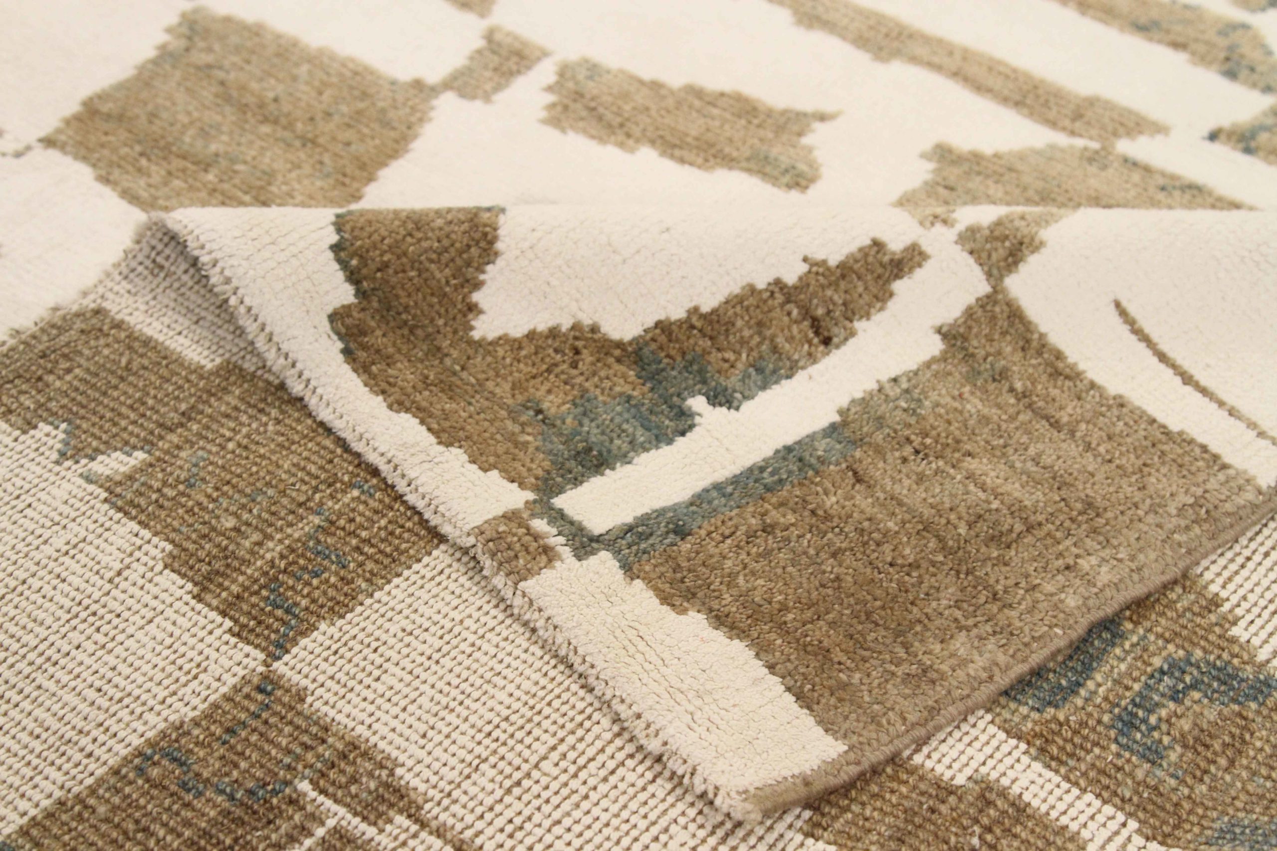 Thumbnail 6 for Persian Oushak Transitional Rug 67666