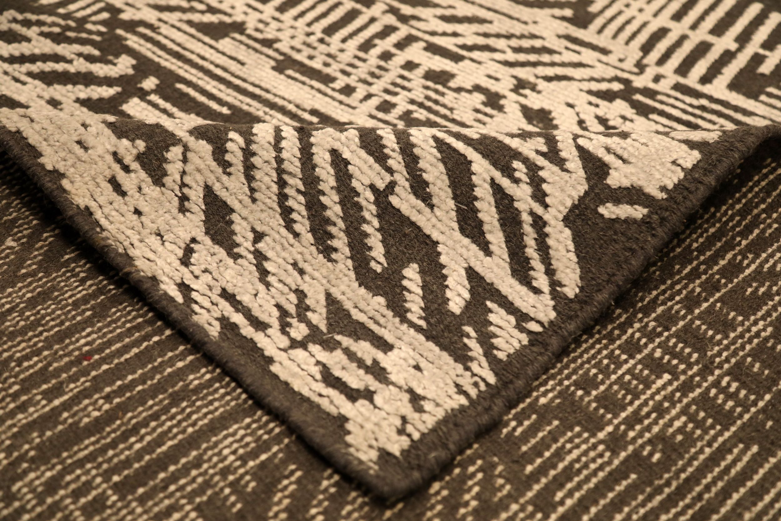 Thumbnail 6 for India Modern / Contemporary Rug 94032