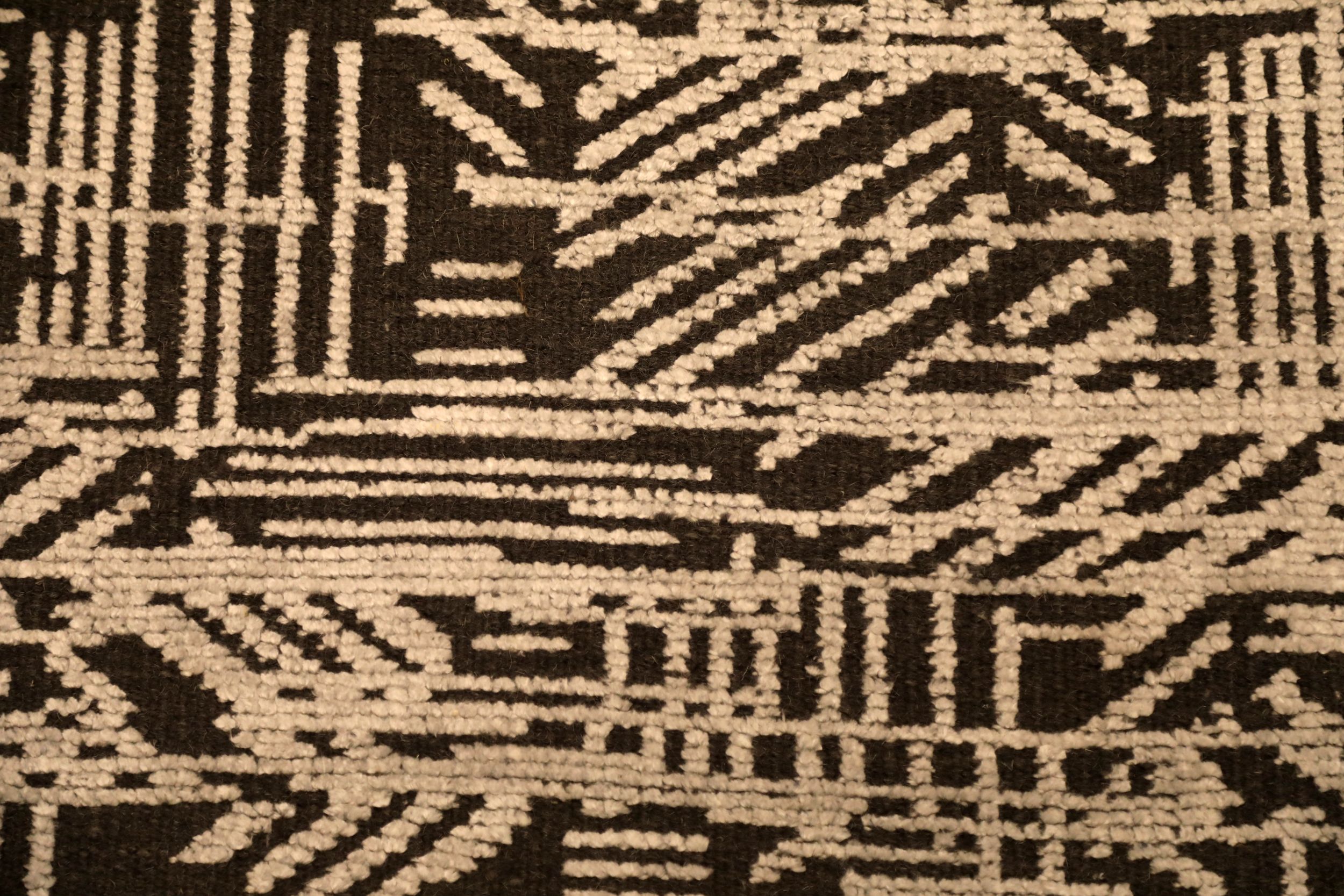 Thumbnail 5 for India Modern / Contemporary Rug 94032