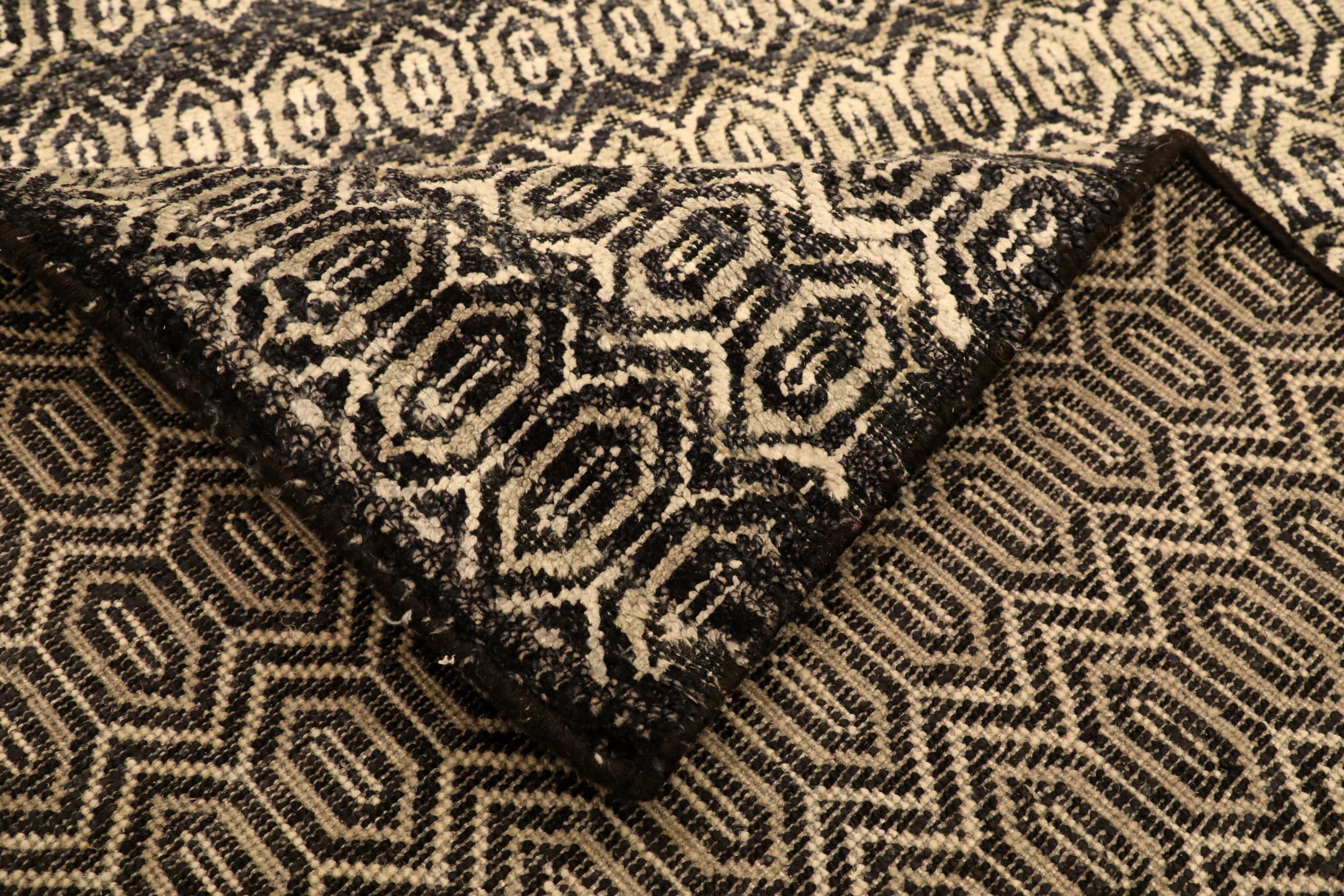 Thumbnail 4 for India Modern / Contemporary Rug 94047