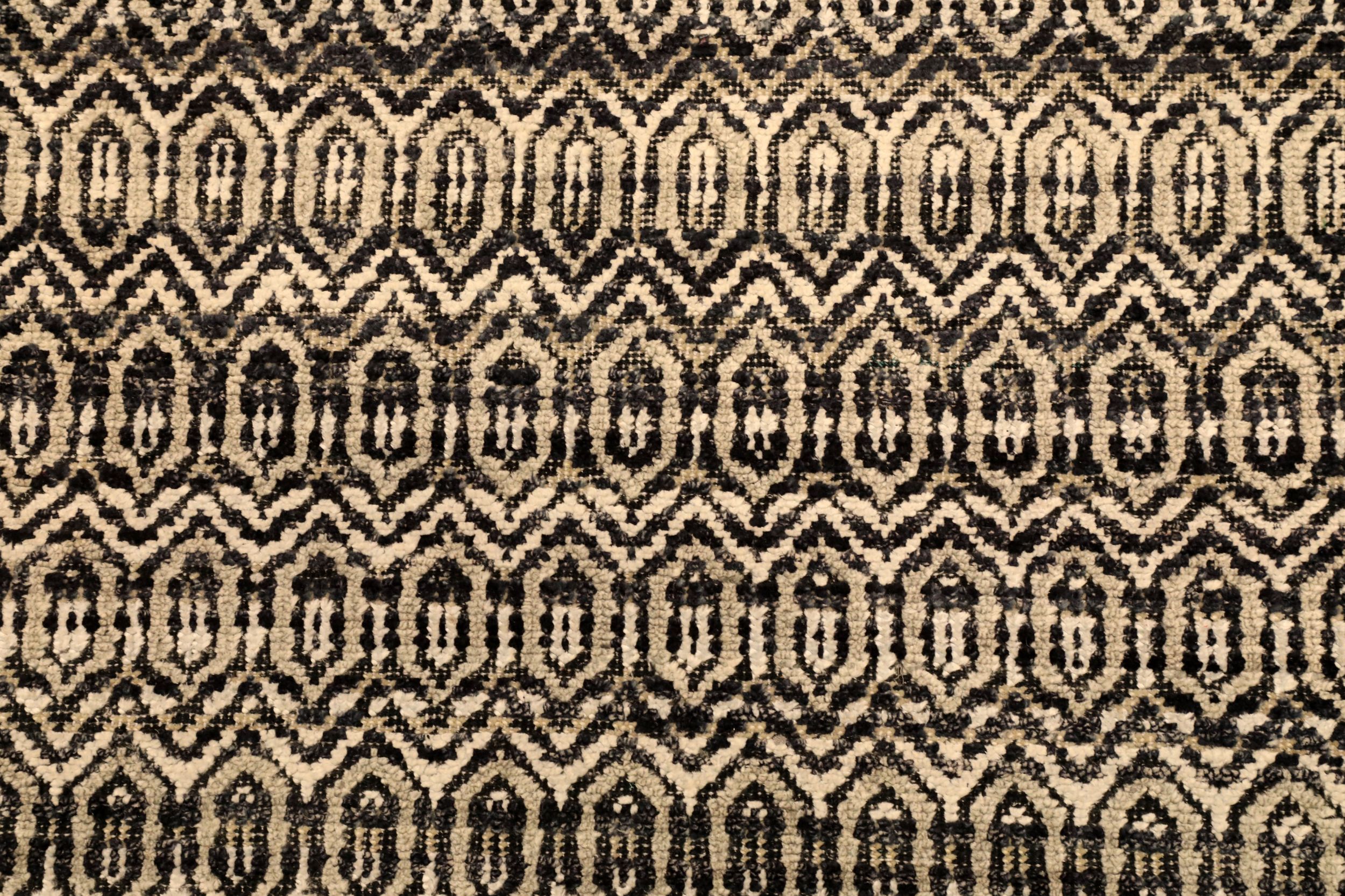 Thumbnail 3 for India Modern / Contemporary Rug 94047