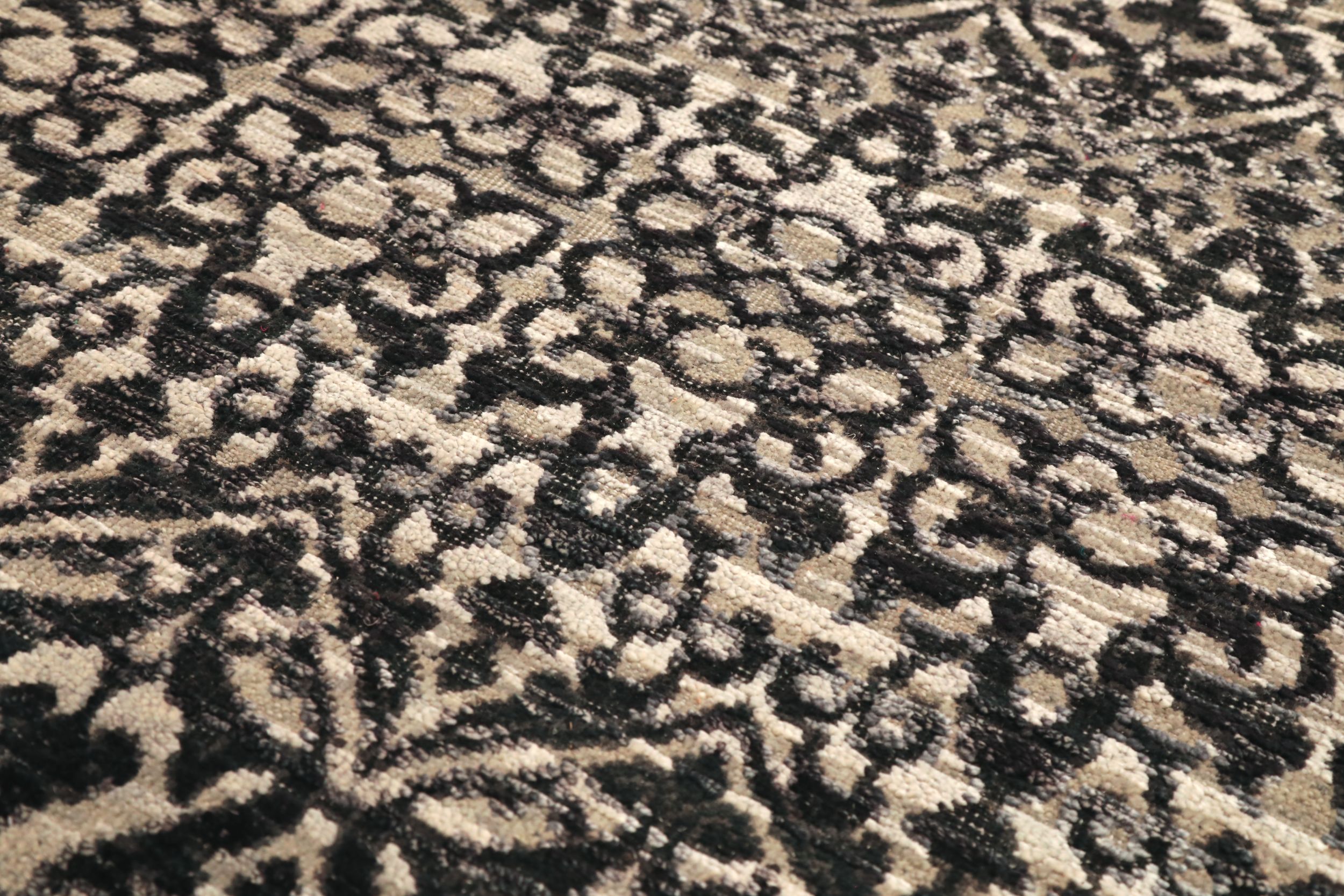 Thumbnail 9 for India Modern / Contemporary Rug 94266