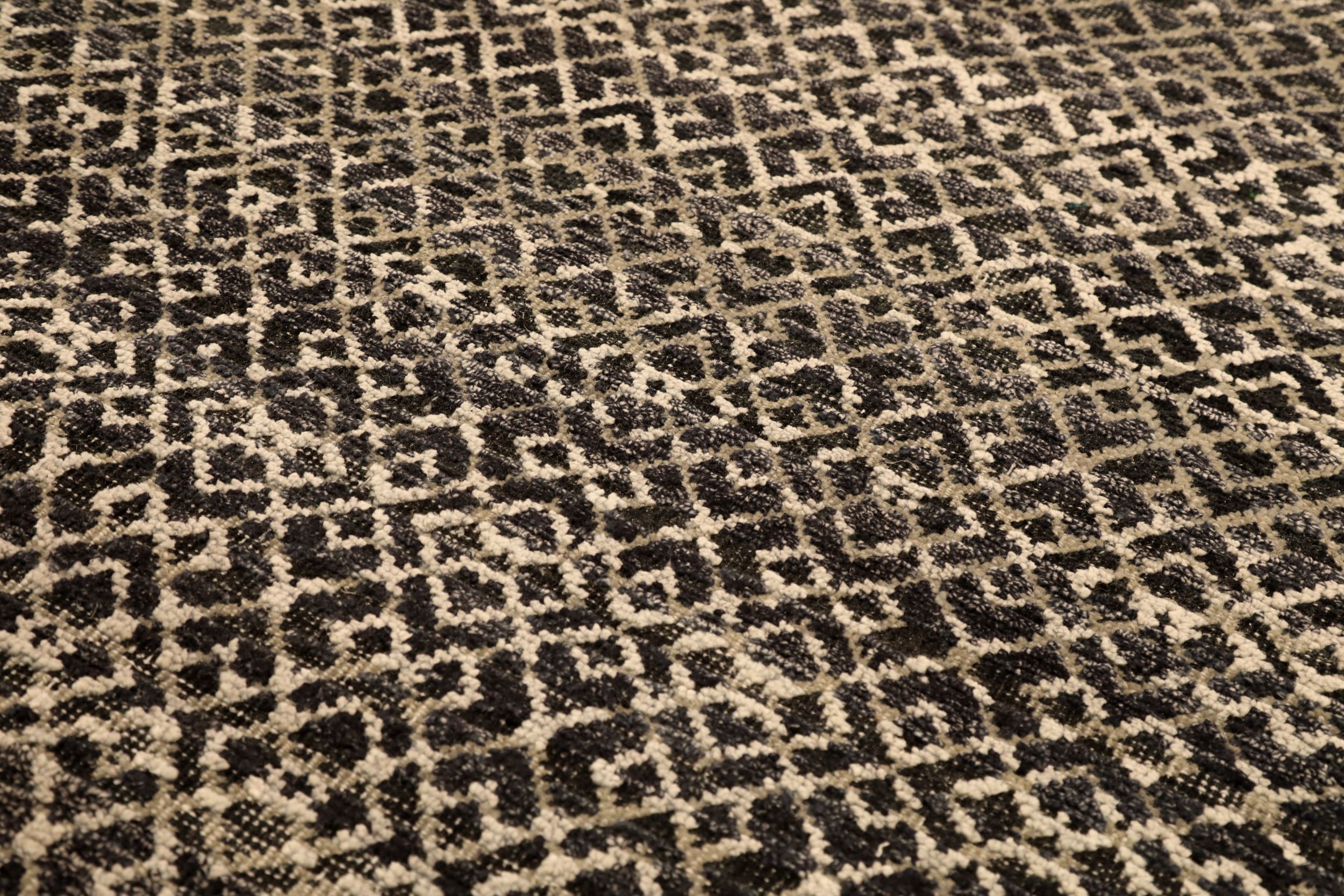 Thumbnail 9 for India Modern / Contemporary Rug 94270