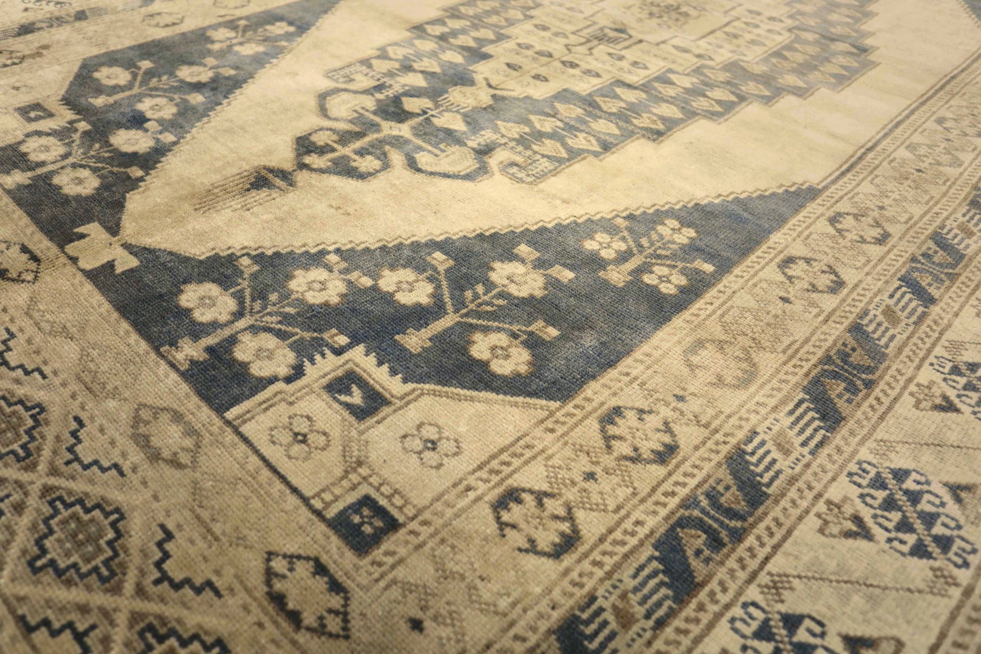 Thumbnail 6 for Antique Turkey Traditional Rug 93069