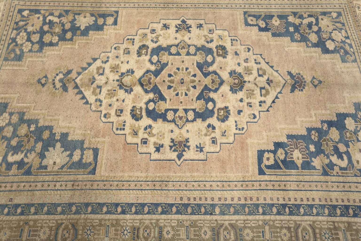 Thumbnail 10 for Antique Turkey Traditional Rug 93072