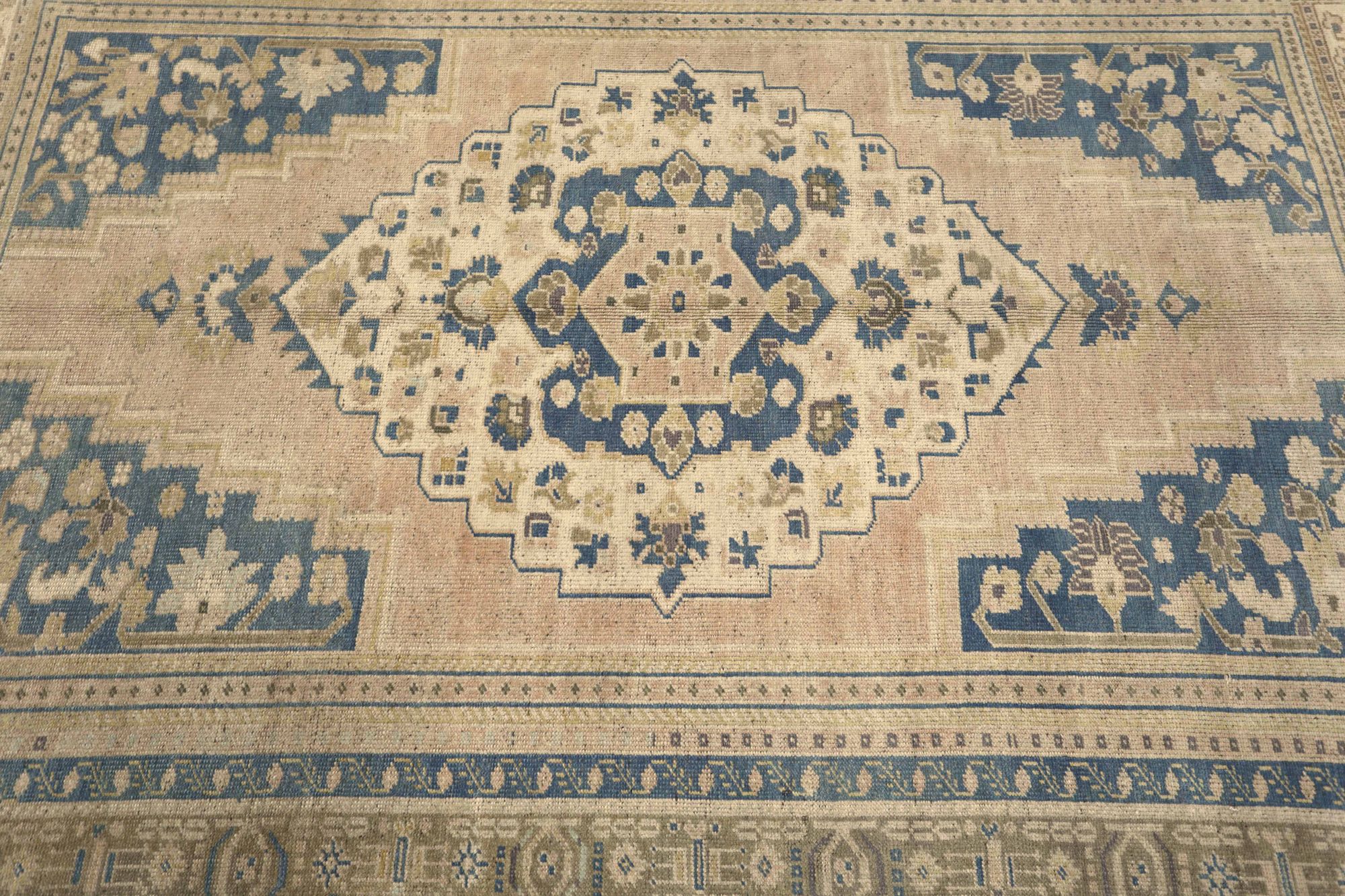 Thumbnail 2 for Antique Turkey Traditional Rug 93072