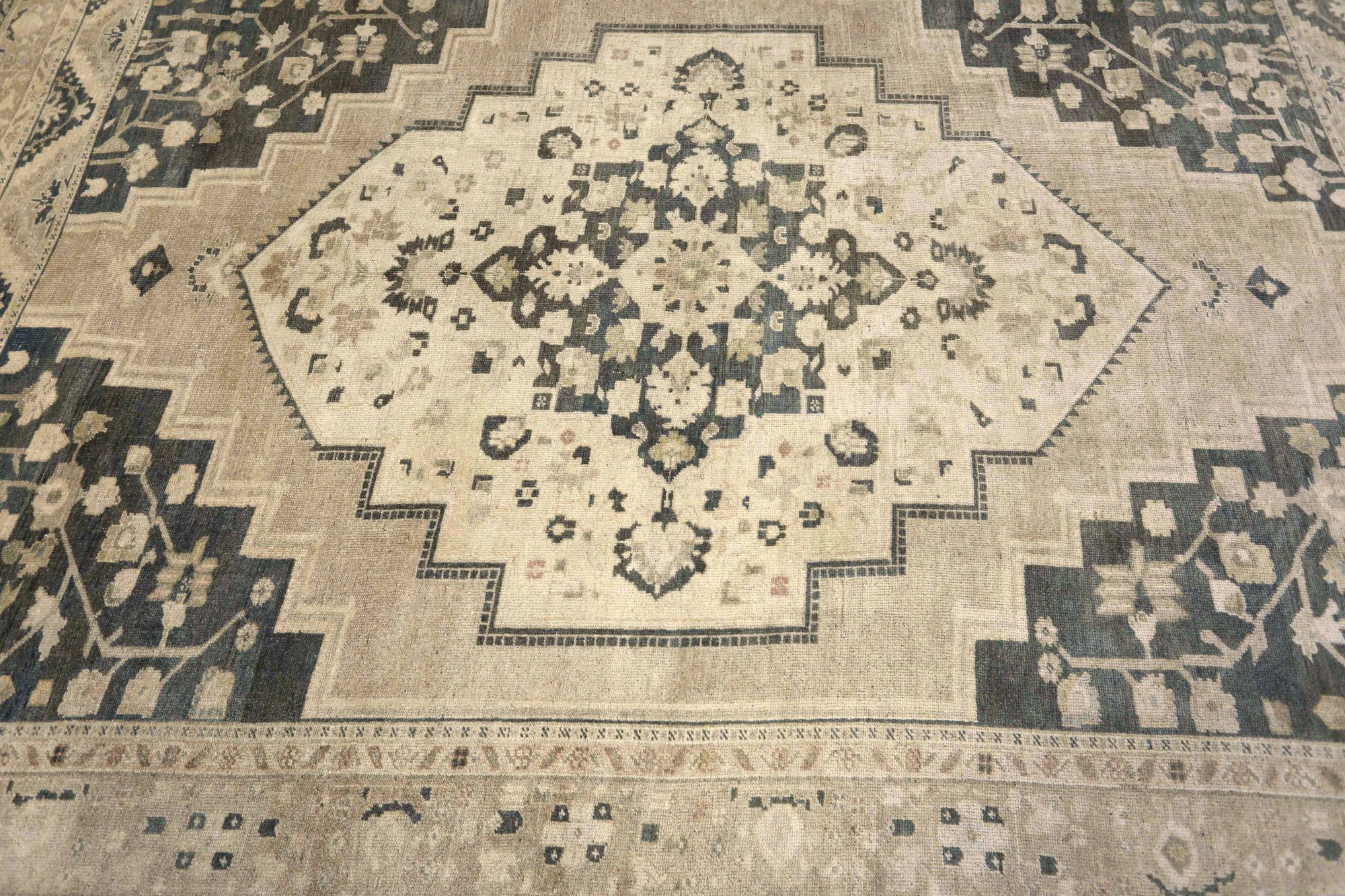 Thumbnail 2 for Antique Turkey Traditional Rug 93088