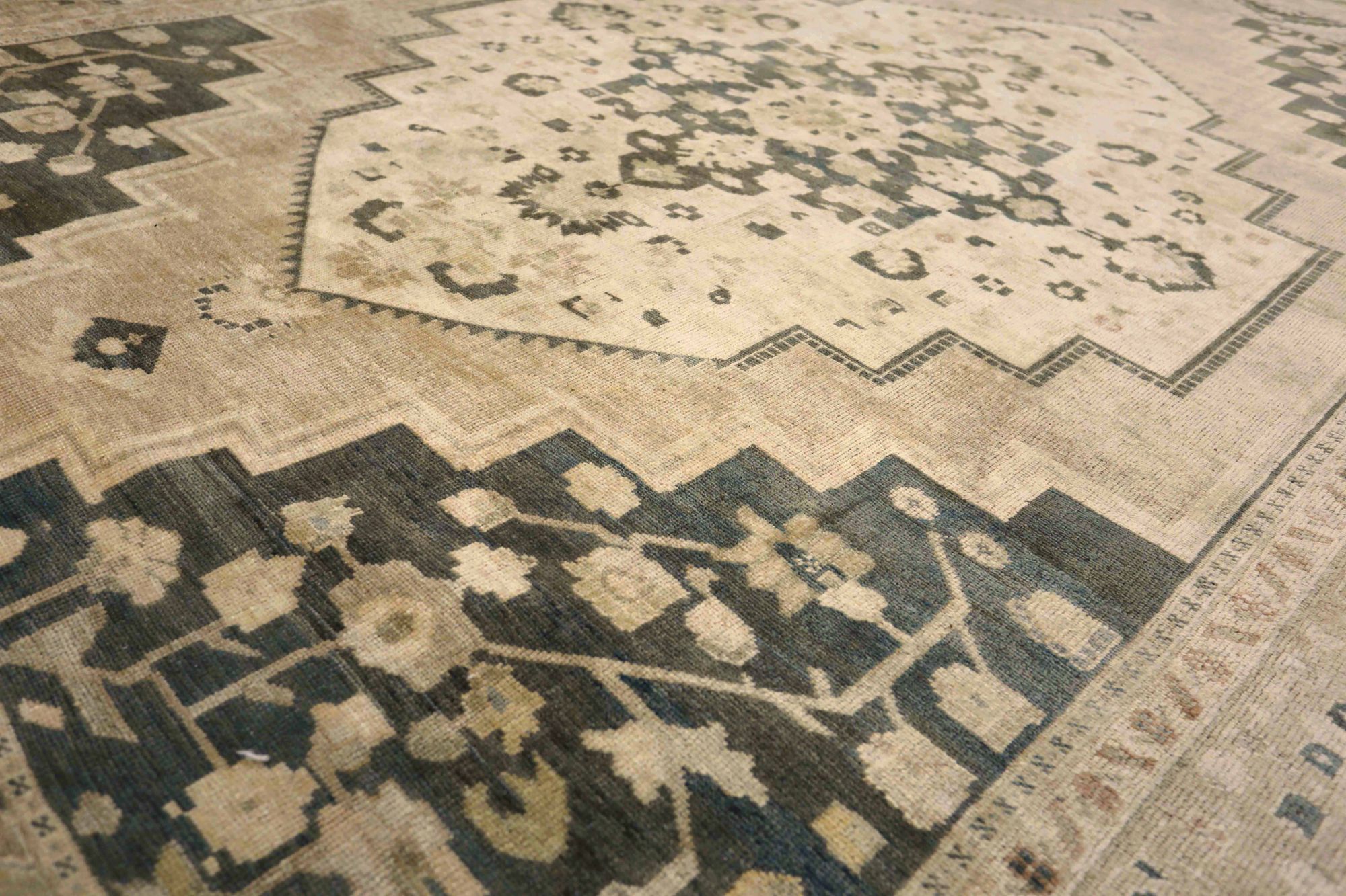 Thumbnail 6 for Antique Turkey Traditional Rug 93088