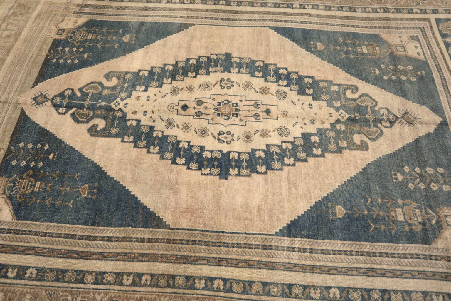 Thumbnail 10 for Antique Turkey Traditional Rug 93092