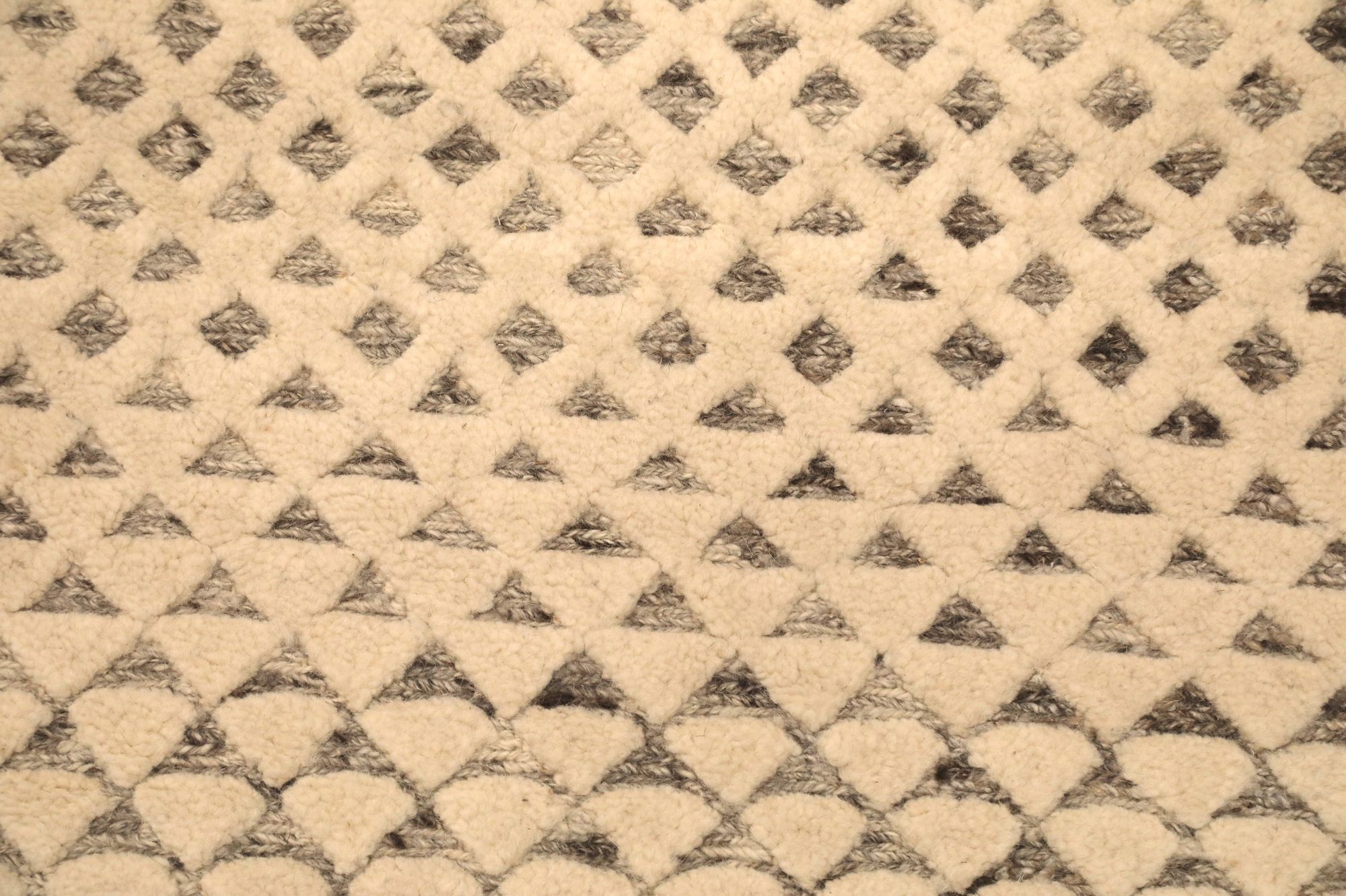 Thumbnail 4 for India Modern / Contemporary Rug 98036