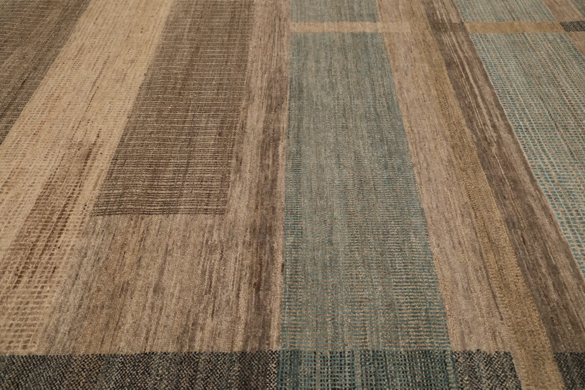 Thumbnail 3 for India Modern / Contemporary Rug 98060