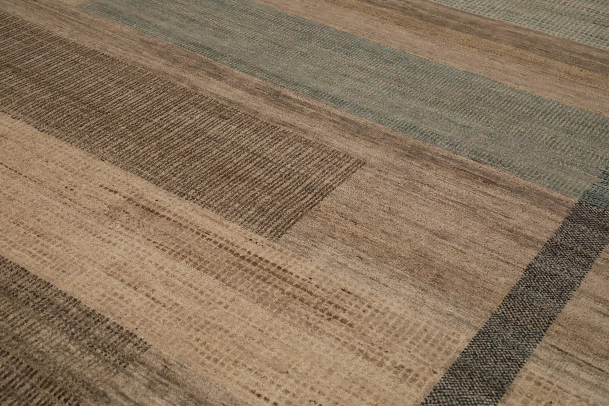 Thumbnail 4 for India Modern / Contemporary Rug 98060