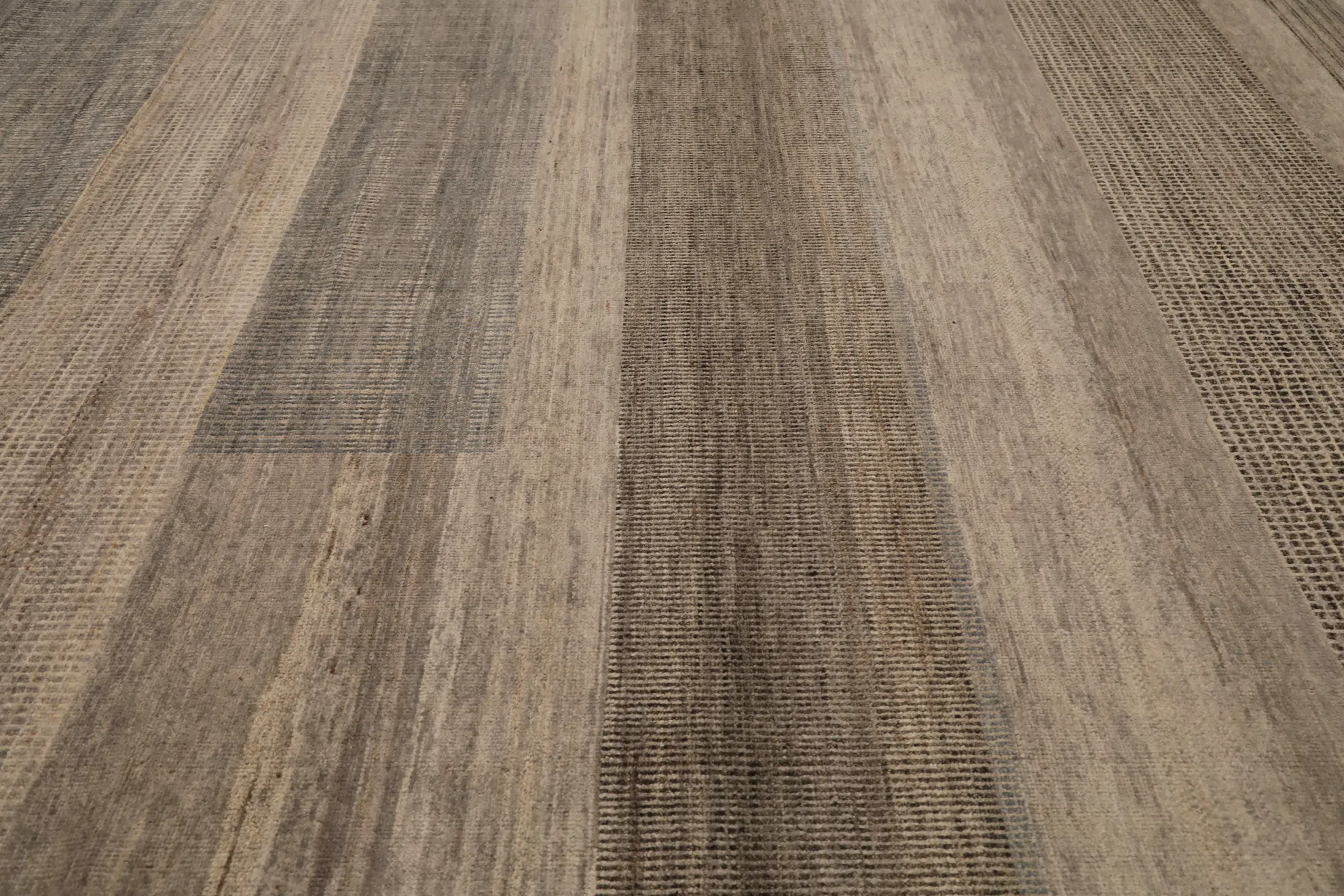 Thumbnail 3 for India Modern / Contemporary Rug 98064