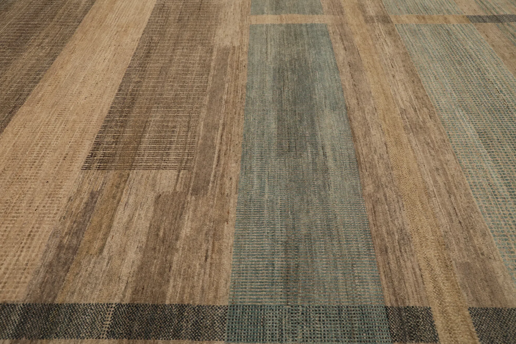 Thumbnail 4 for India Modern / Contemporary Rug 98065