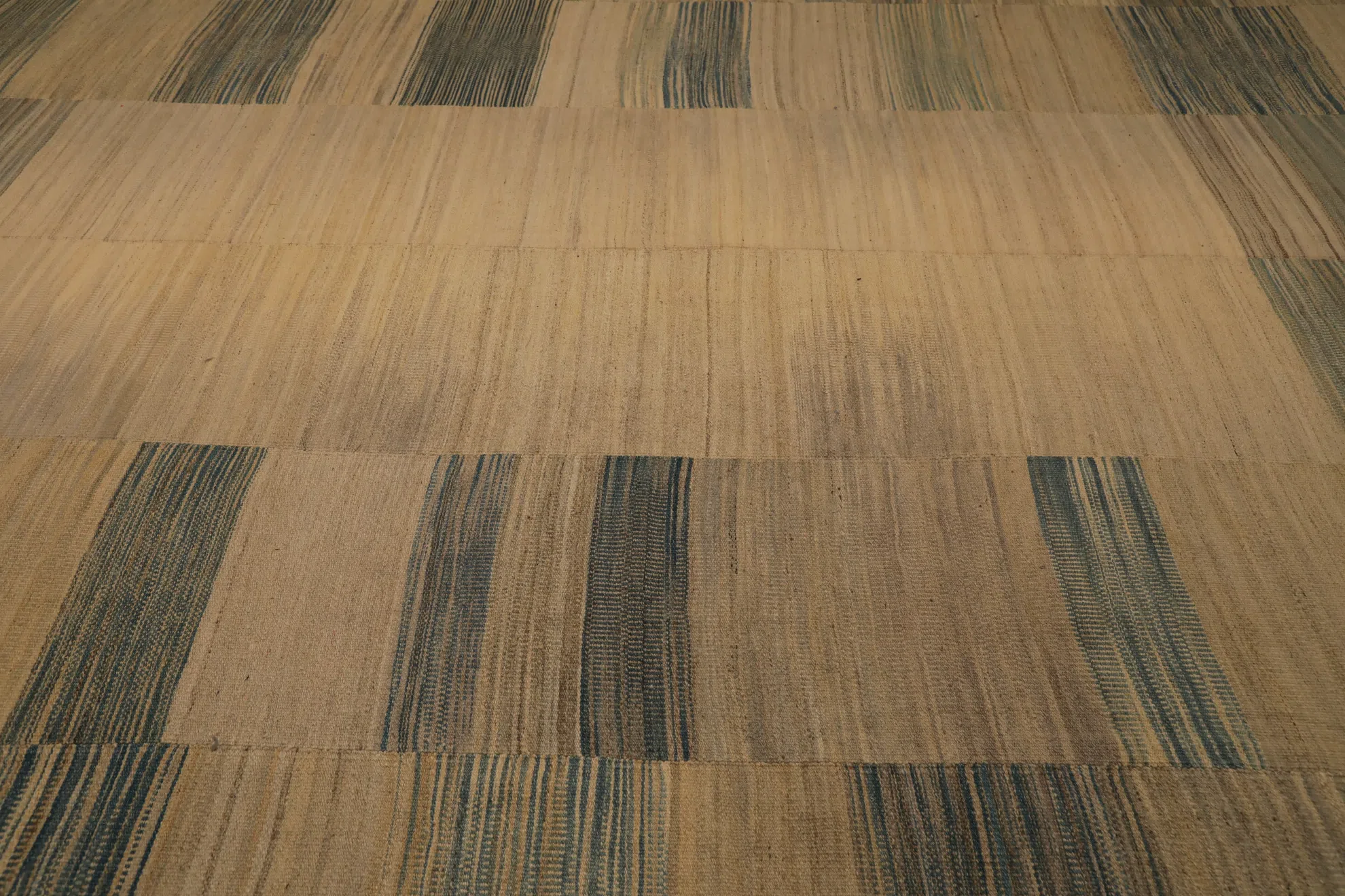 Thumbnail 4 for Persian Modern / Contemporary Rug 98407