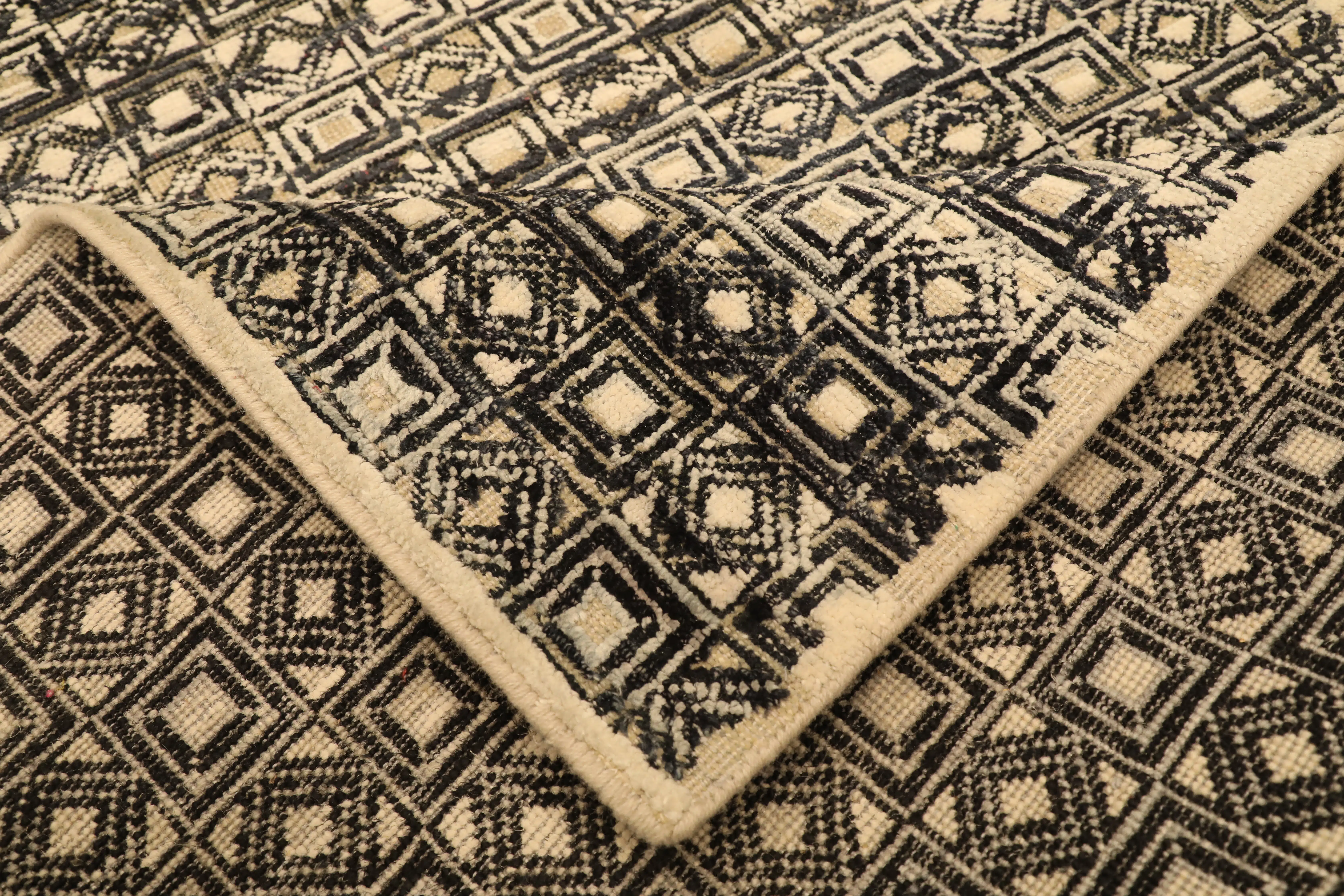 Thumbnail 4 for India Modern / Contemporary Rug 94204