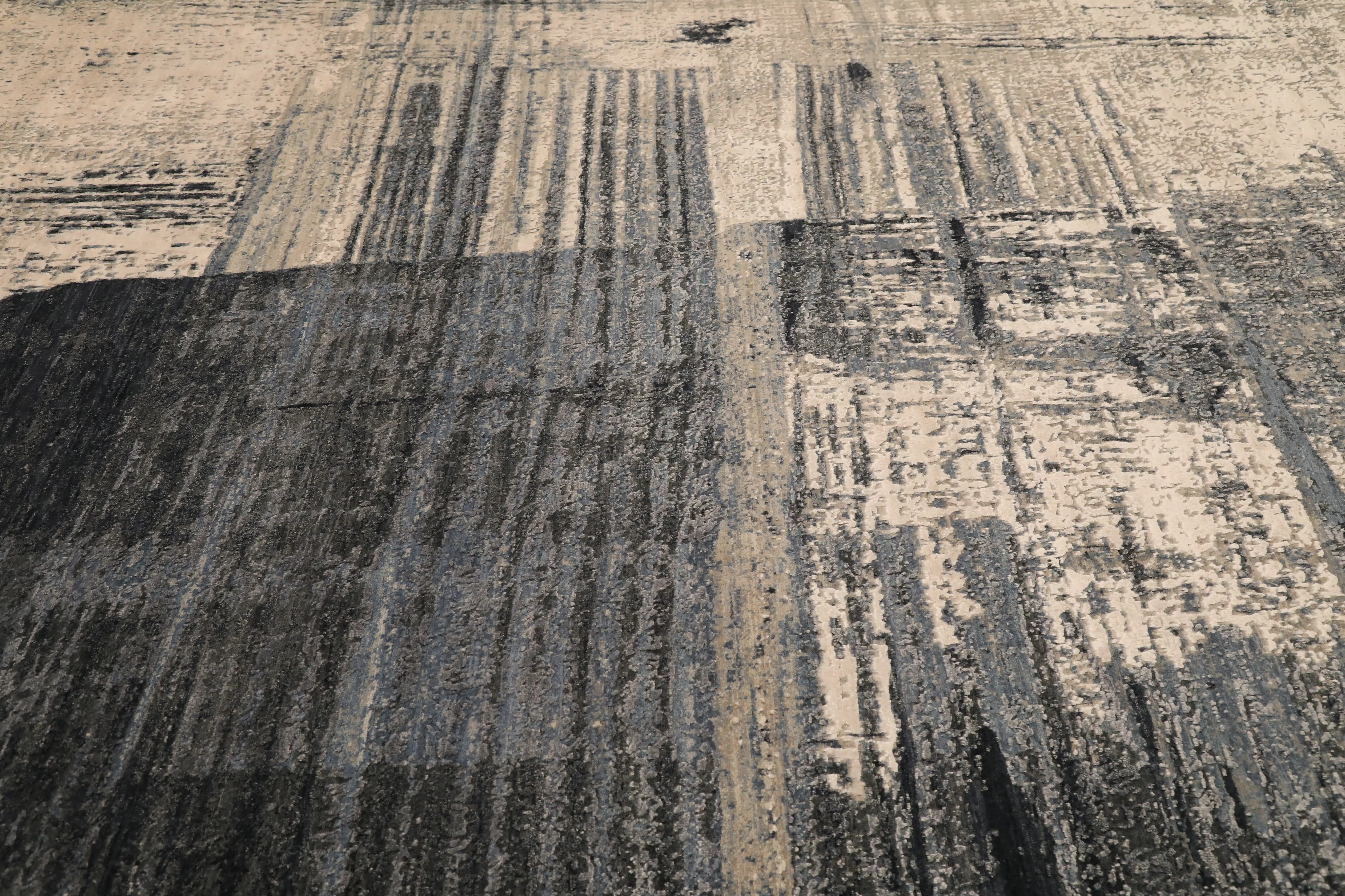 Thumbnail 2 for India Modern / Contemporary Rug 96621