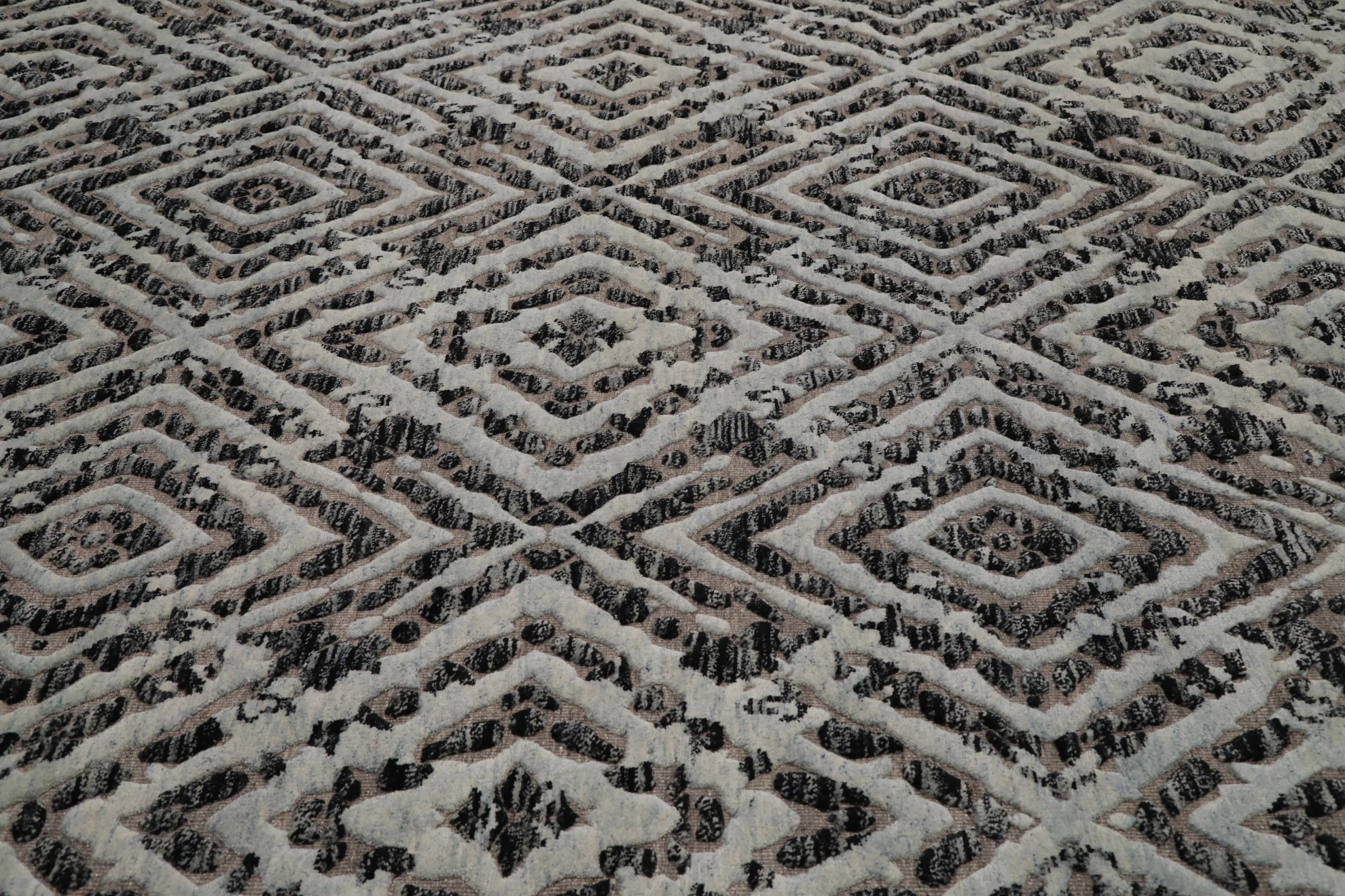 Thumbnail 3 for India Modern / Contemporary Rug 91747