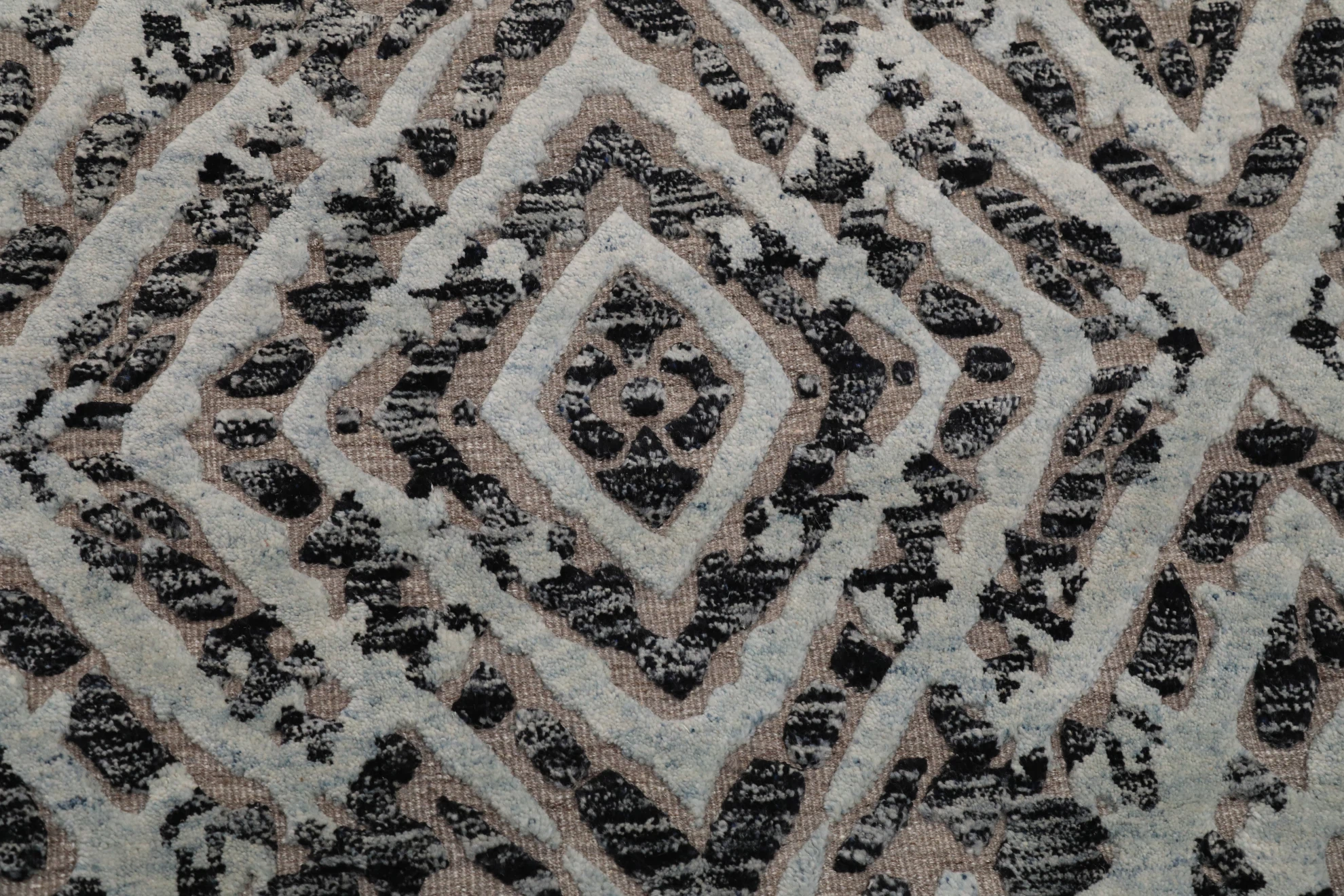 Thumbnail 4 for India Modern / Contemporary Rug 91747