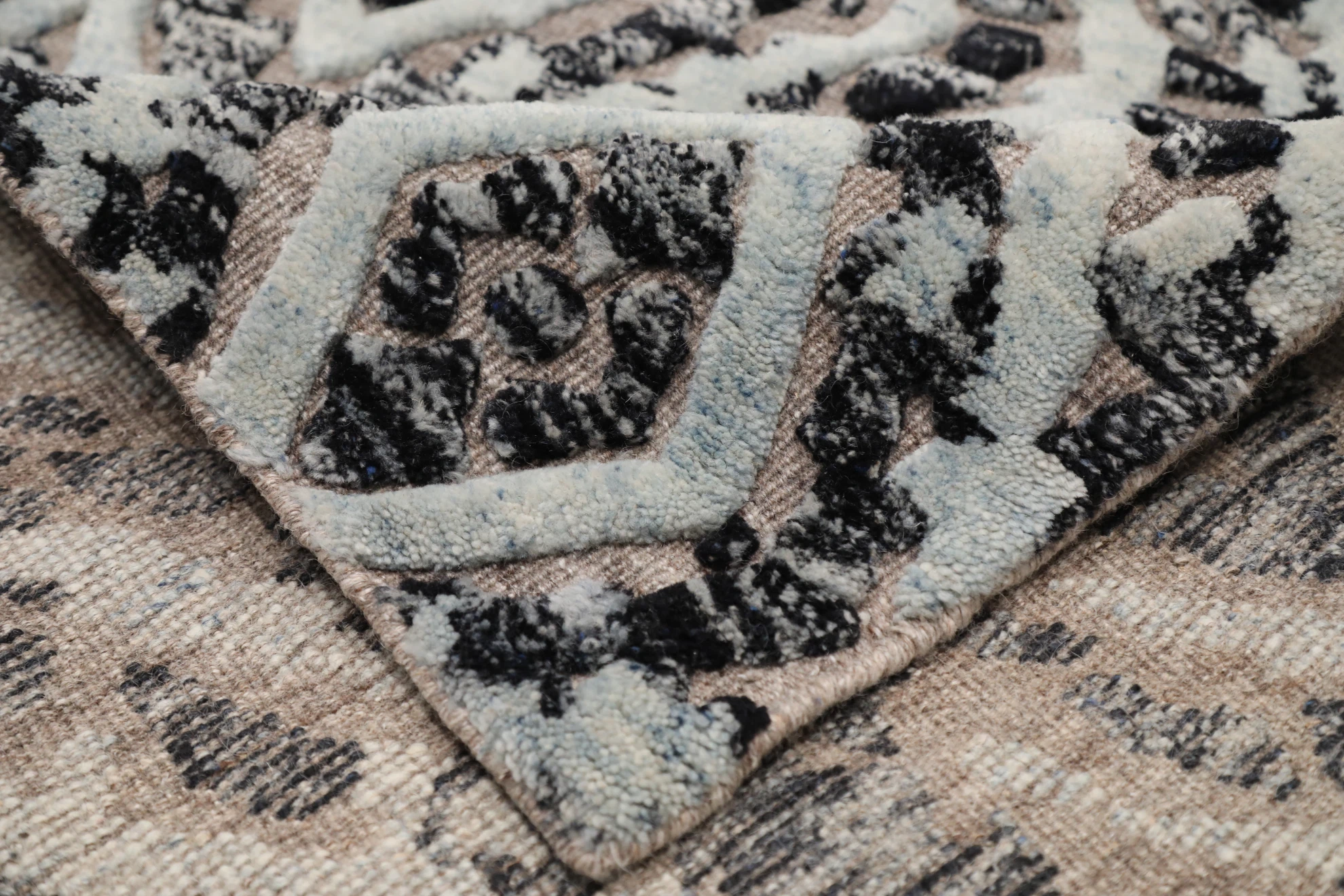 Thumbnail 6 for India Modern / Contemporary Rug 91747