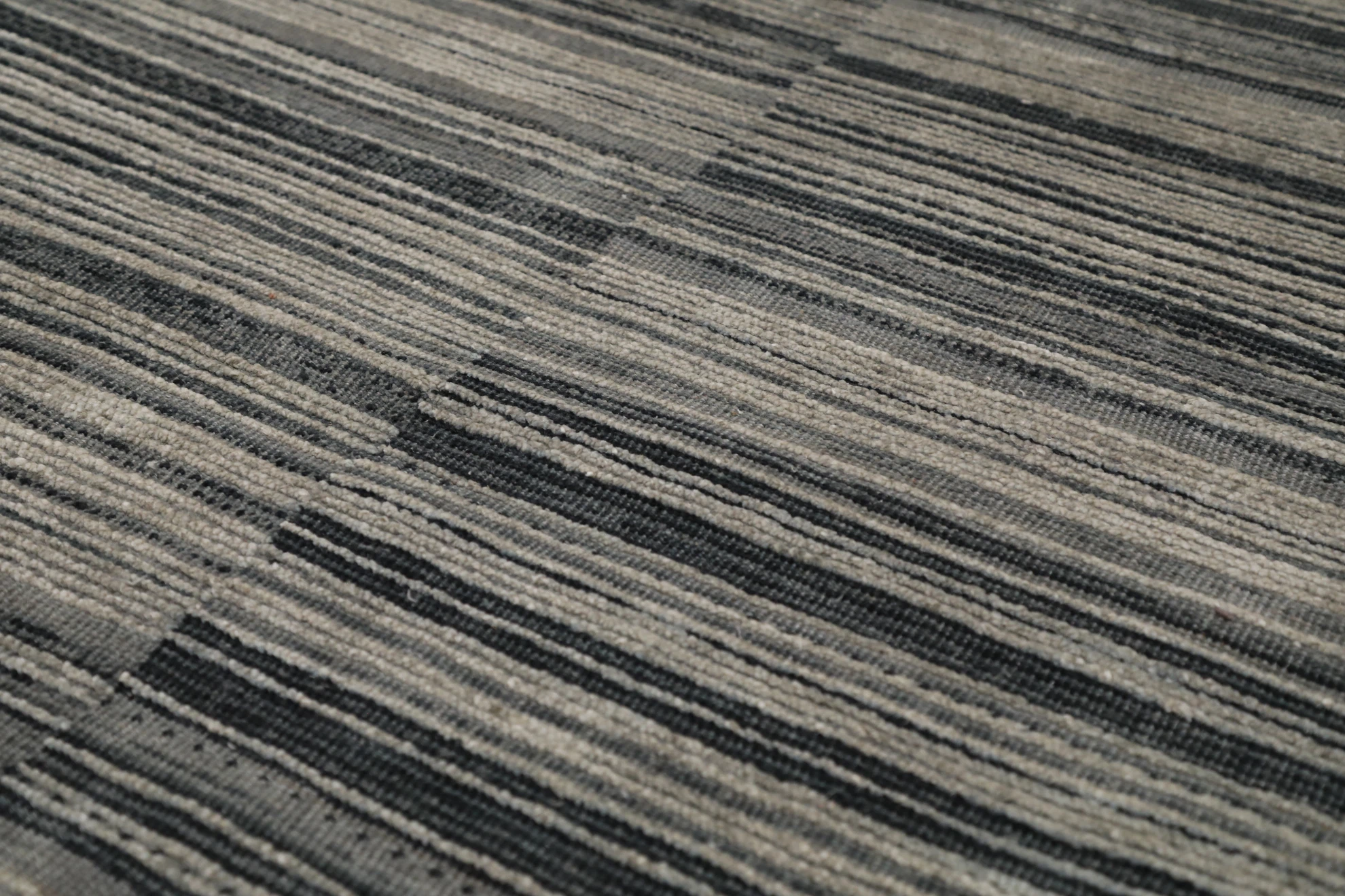 Thumbnail 4 for India Modern / Contemporary Rug 99111