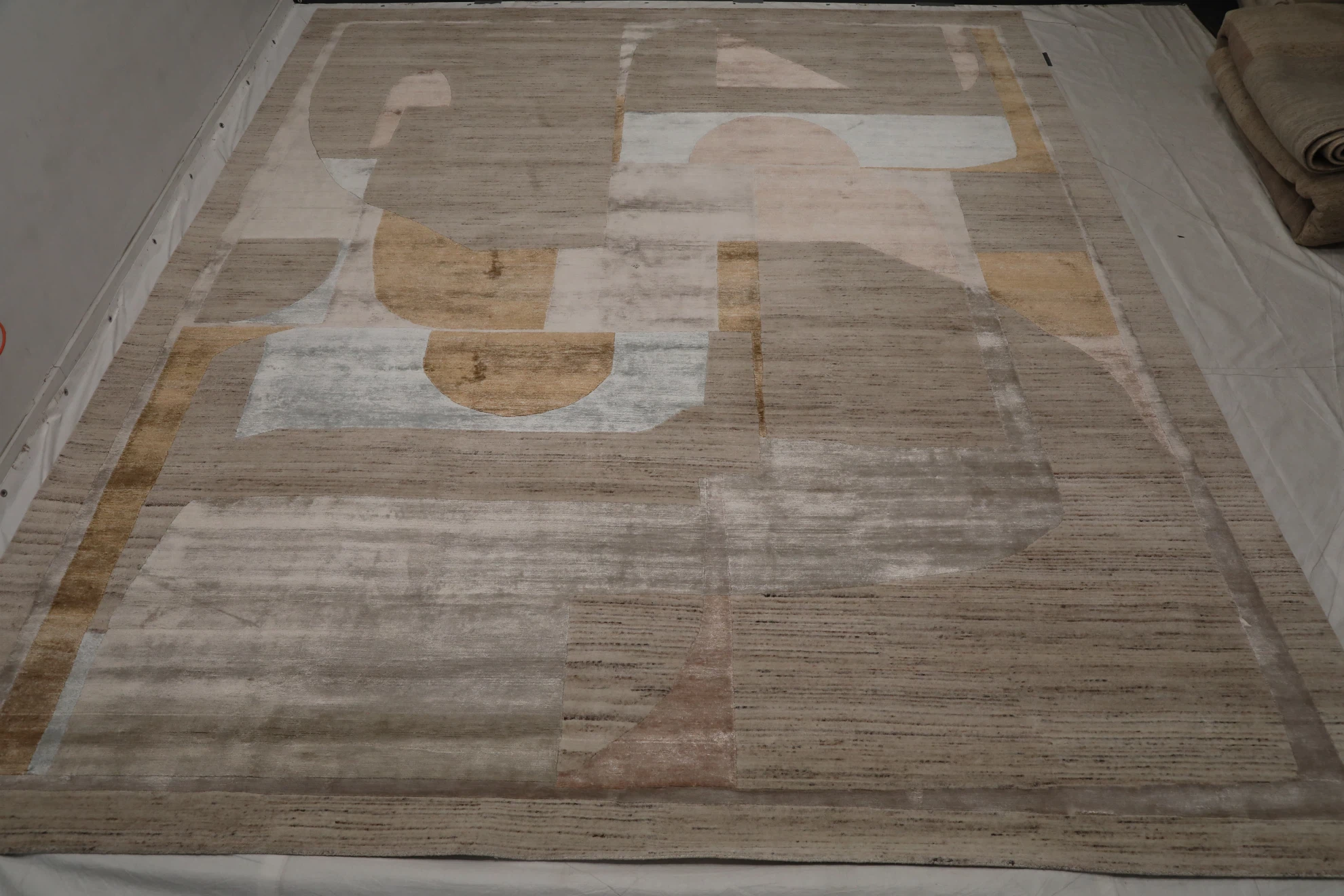 Thumbnail 6 for India Modern / Contemporary Rug 99596
